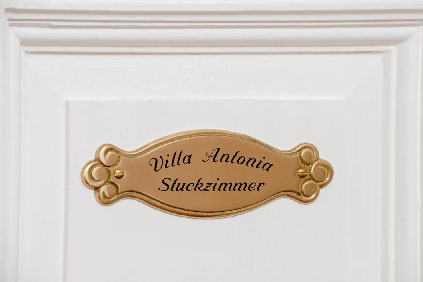 Logo/Certificate/Sign in Villa Antonia