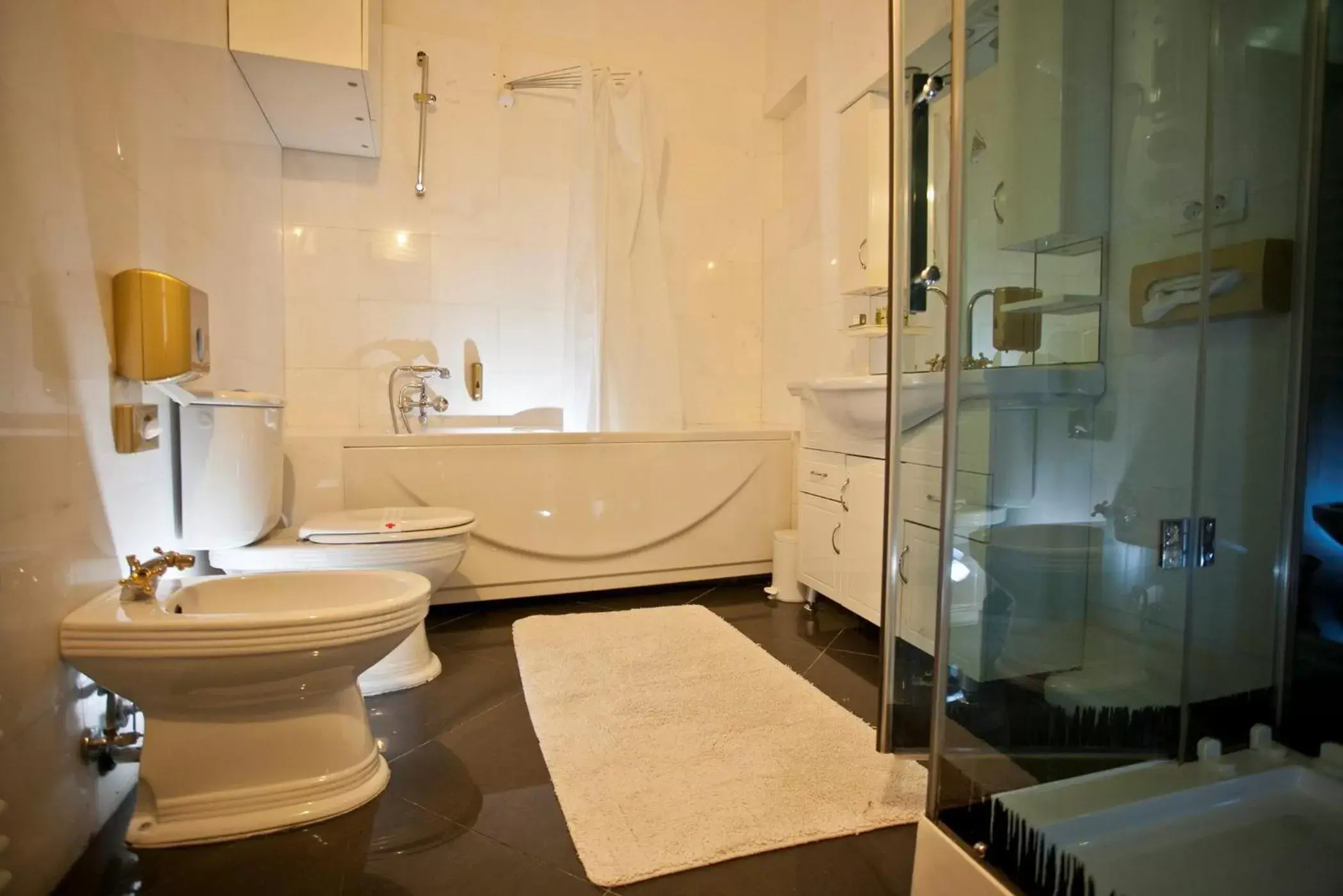 Bathroom in Antiq Palace - Historic Hotels of Europe