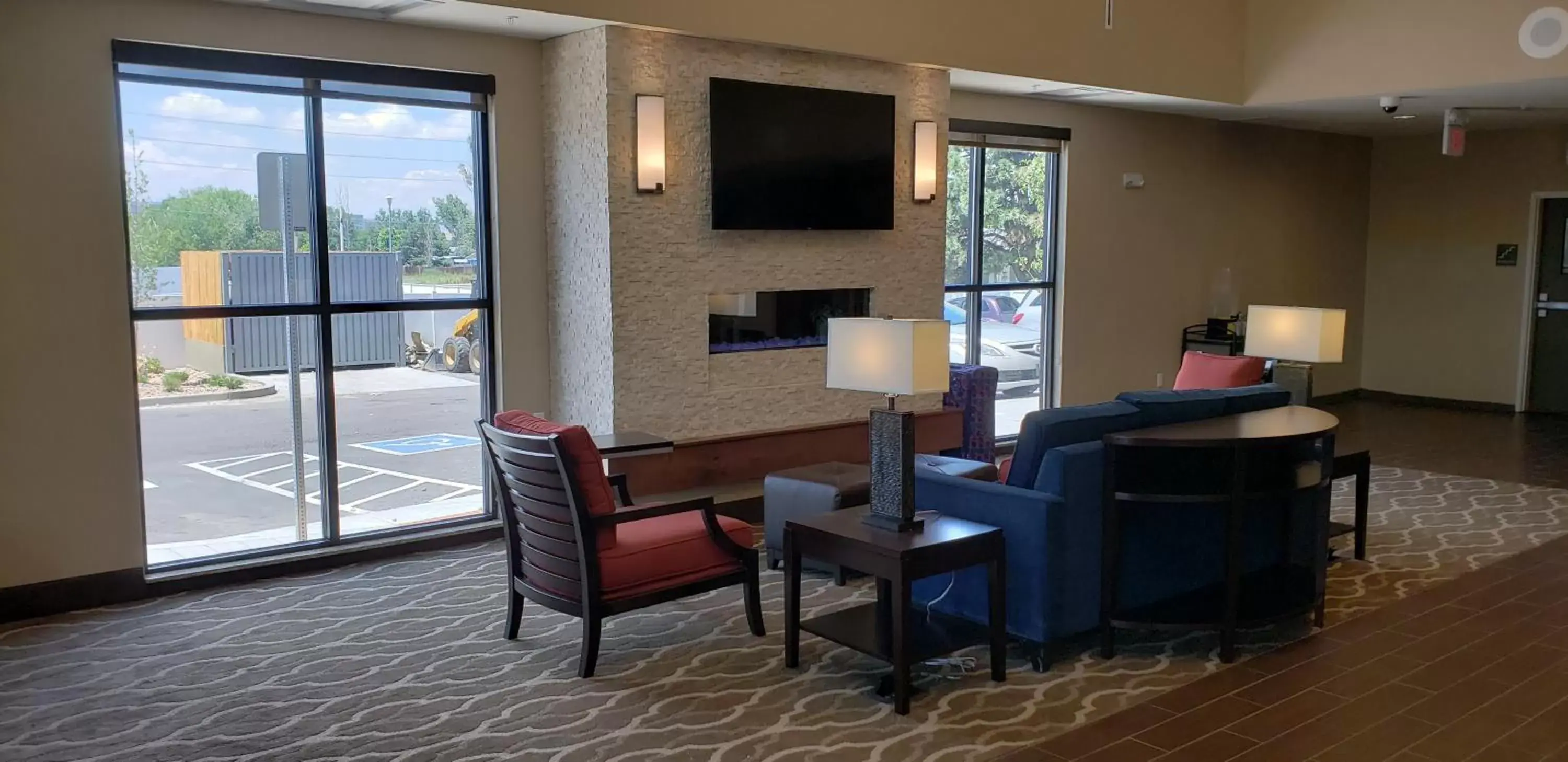 Property building, Seating Area in Comfort Suites Denver near Anschutz Medical Campus