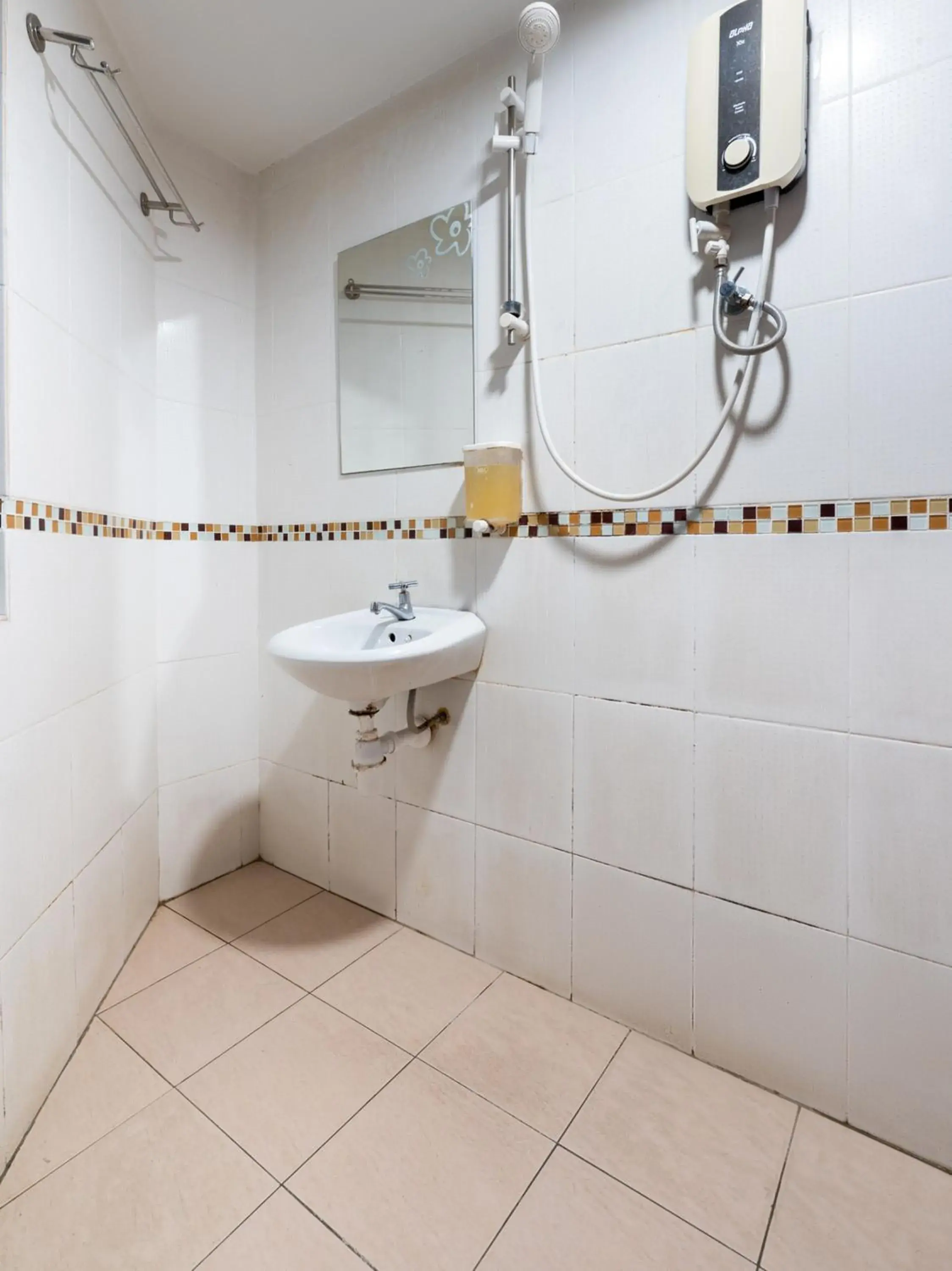 Bathroom in OYO 89717 Budget Star Hotel