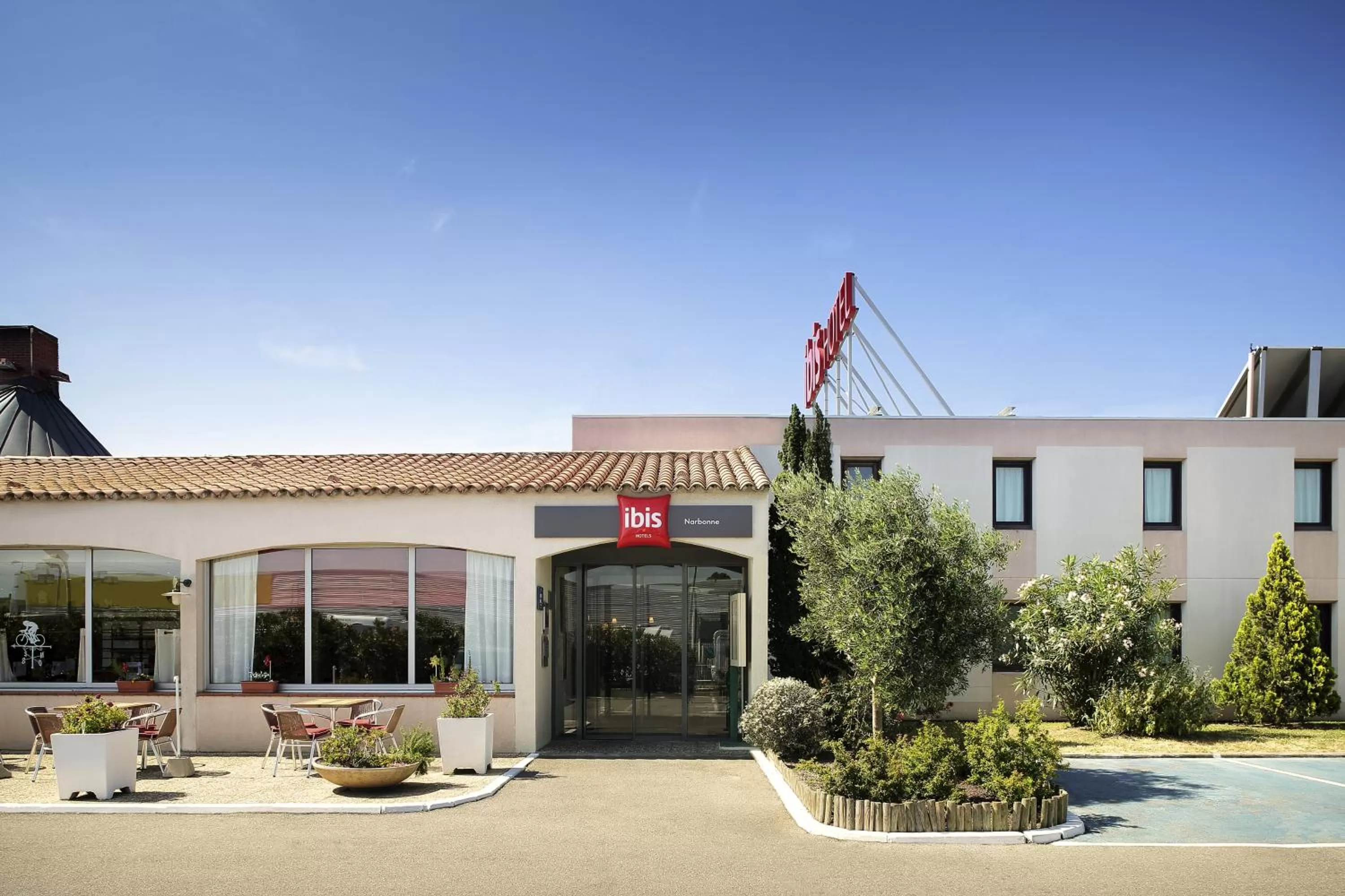 Facade/entrance in Hotel ibis Narbonne
