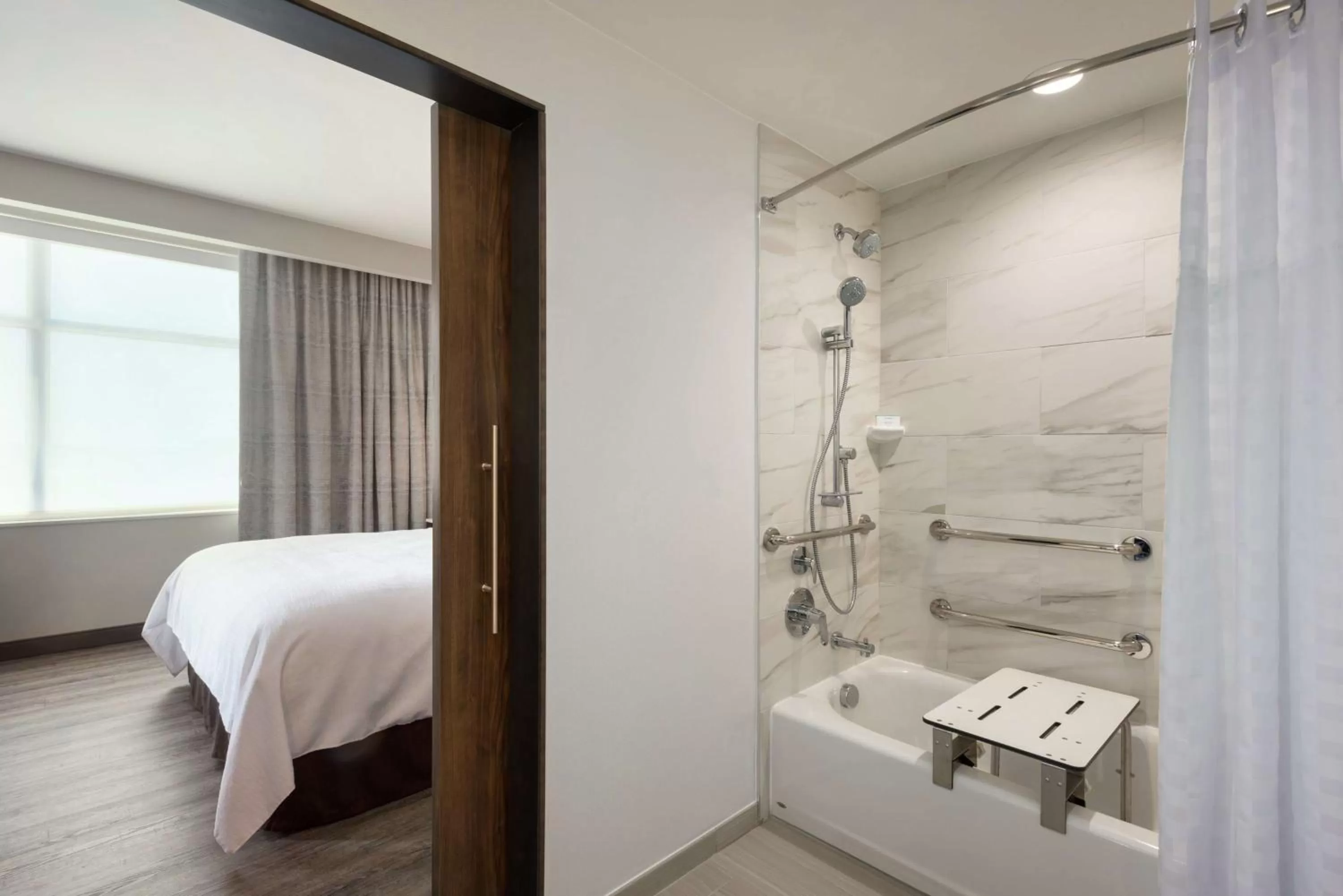 Bed in Embassy Suites By Hilton Noblesville Indianapolis Conv Ctr