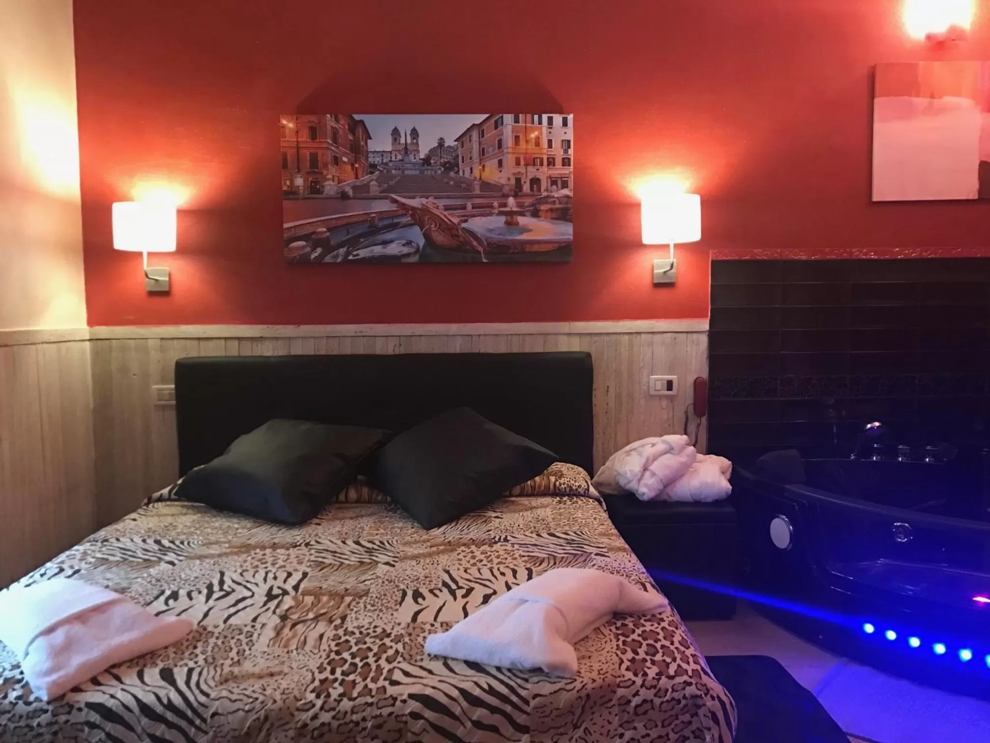 Photo of the whole room, Bed in Hotel Pyramid