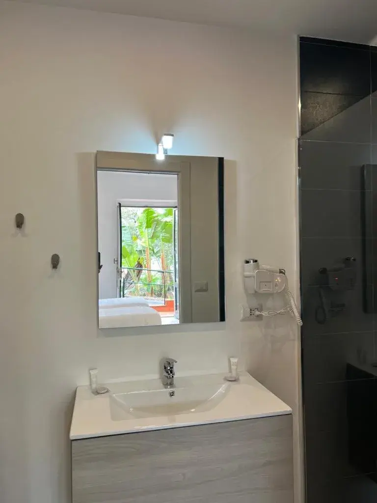 Bathroom in Hotel Baia Delle Sirene