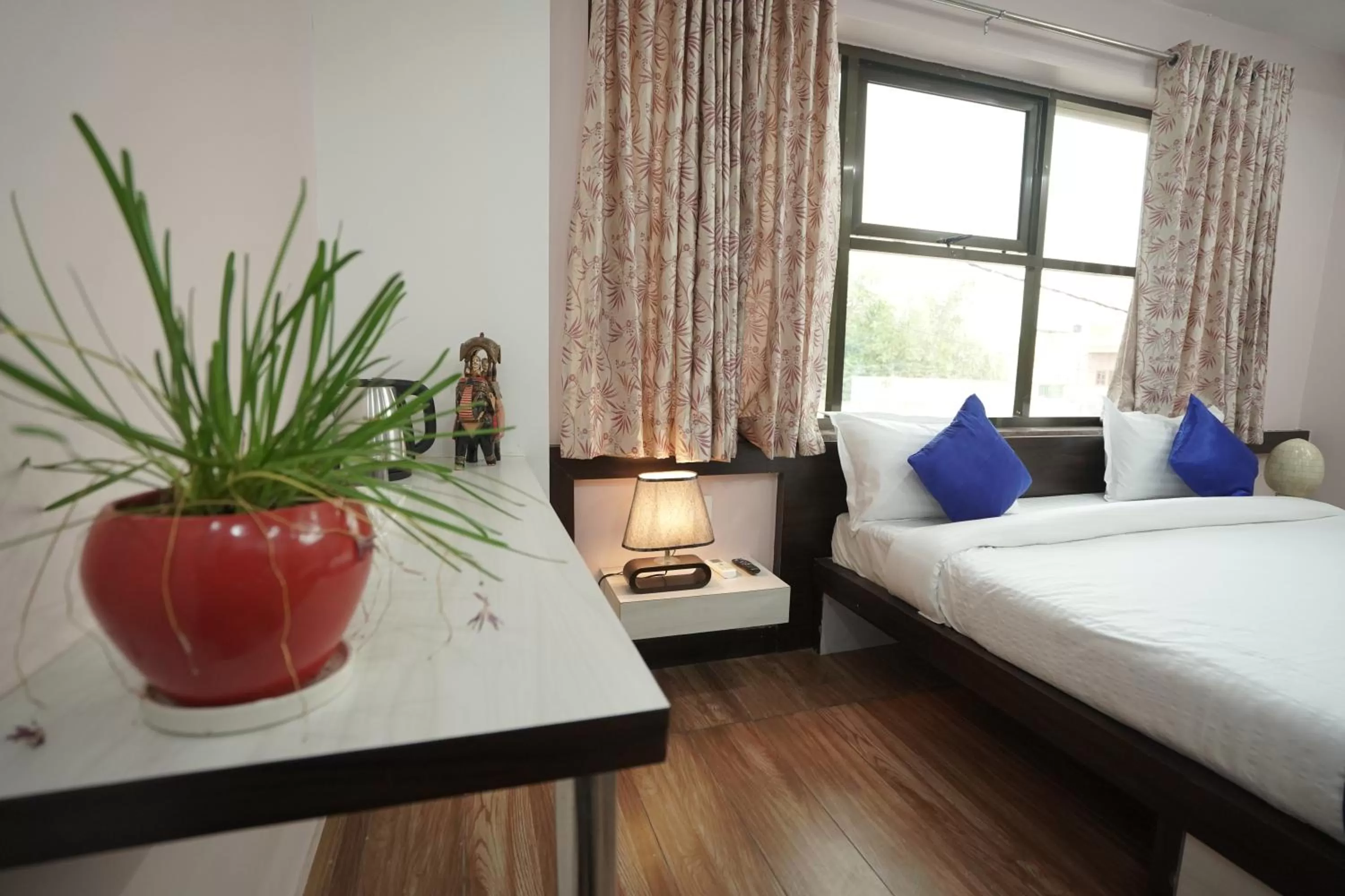 View (from property/room), Bed in Hotel Silver Cloud