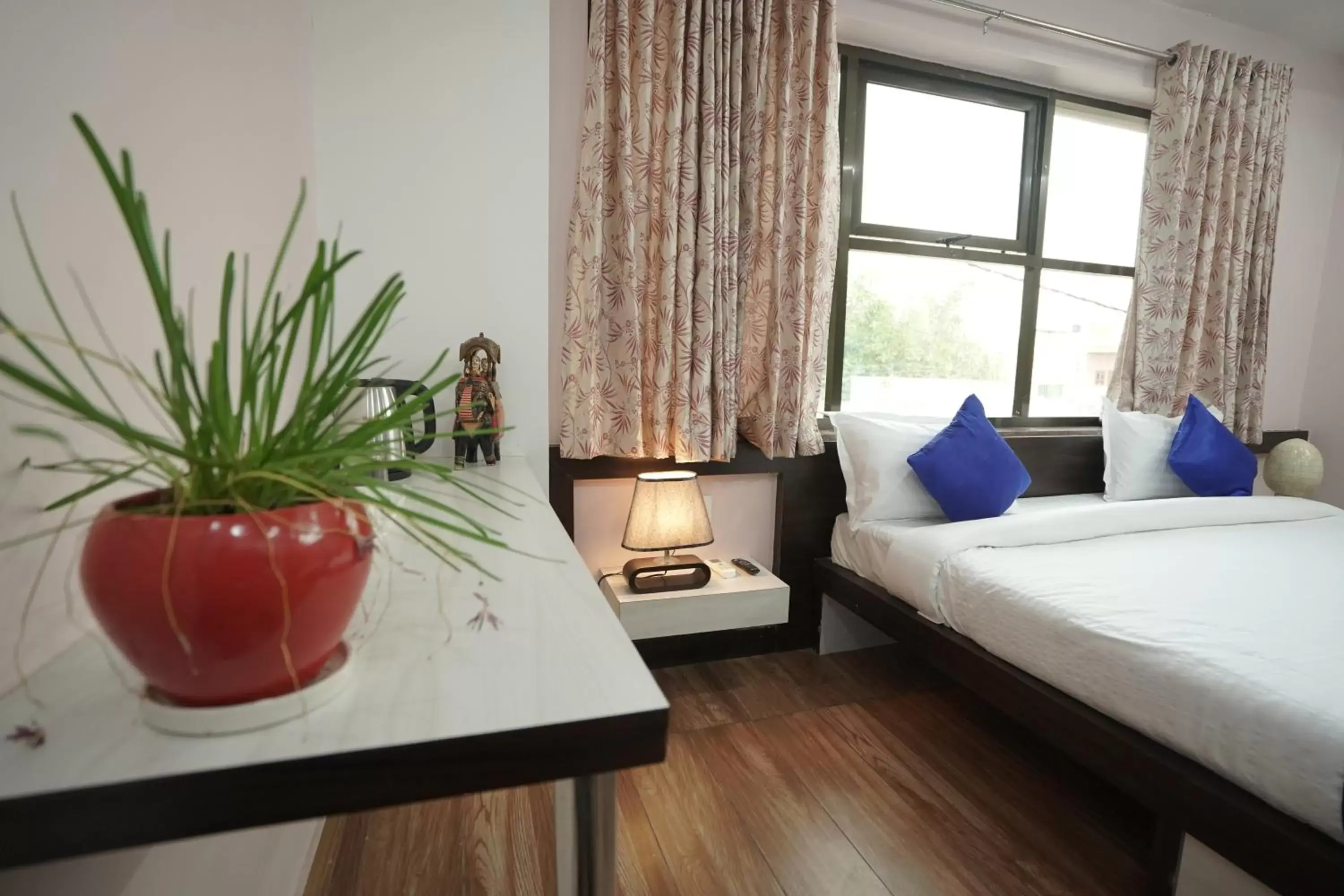 View (from property/room), Bed in Hotel Silver Cloud View (from property/room), Bed in Hotel Silver Cloud