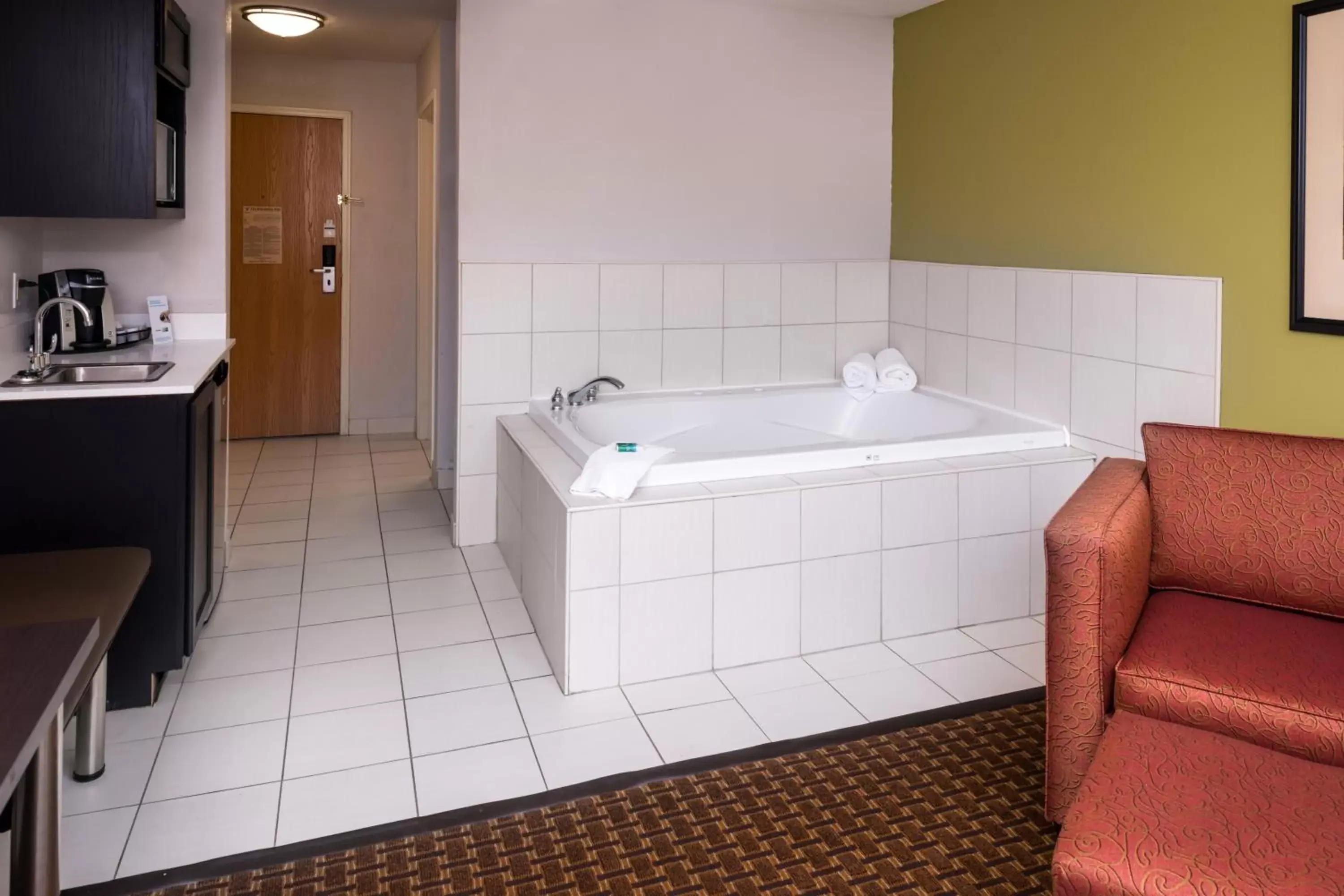 Photo of the whole room, Bathroom in Holiday Inn Express Hotel & Suites Bucyrus, an IHG Hotel