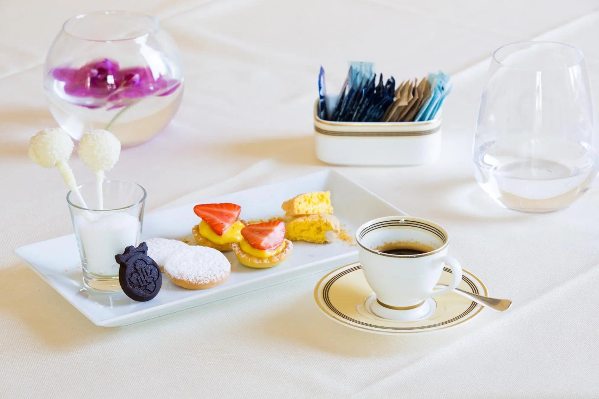 Food and drinks in Castello Dal Pozzo Resort Lago Maggiore - Preferred Hotels & Resorts