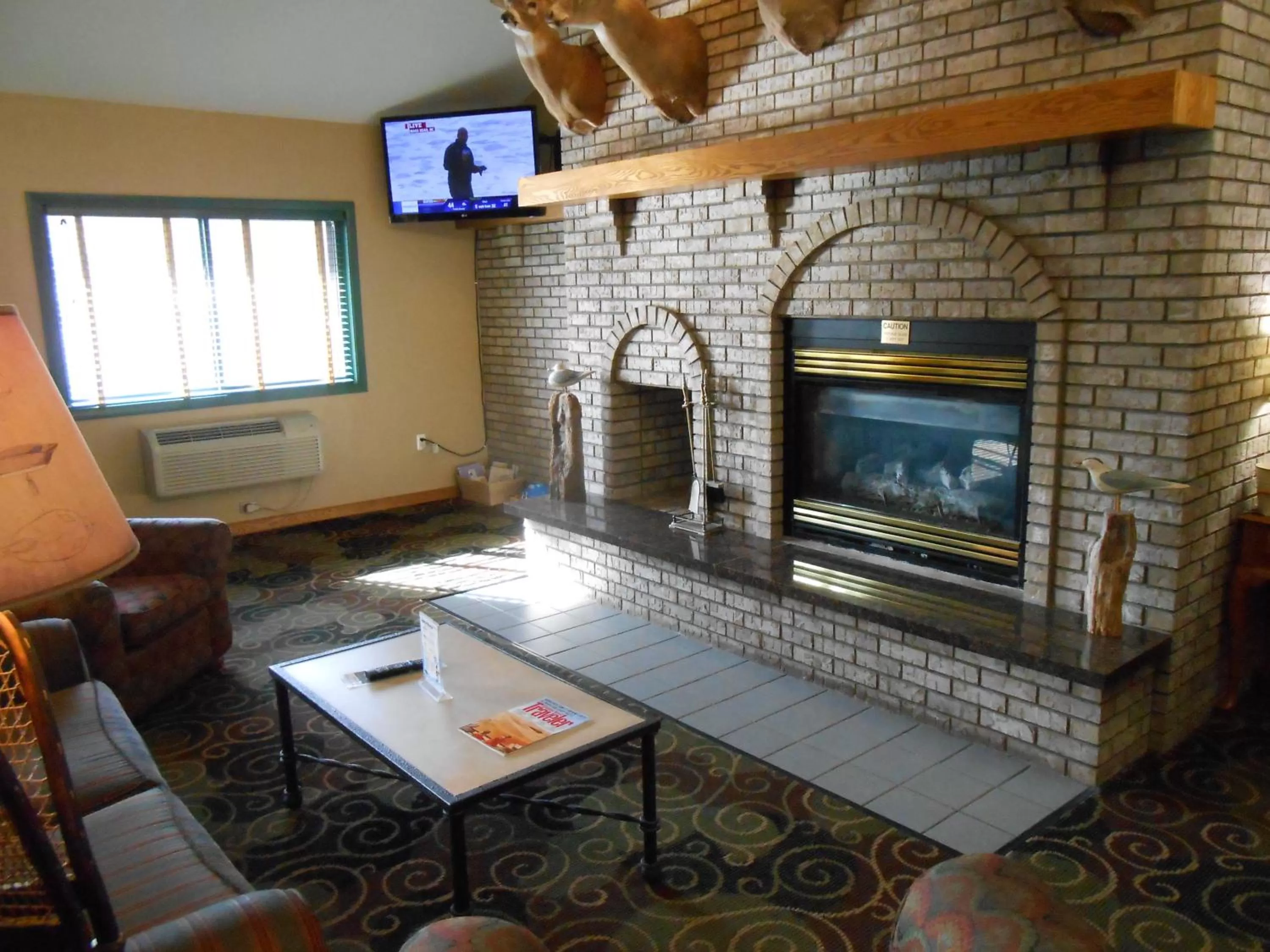 Communal lounge/ TV room in AmericInn by Wyndham Ashland