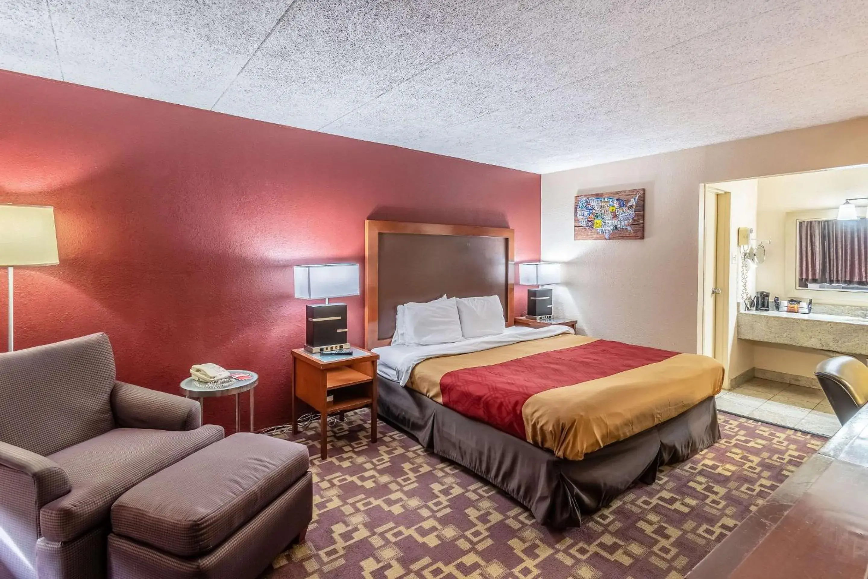 Photo of the whole room in Econo Lodge