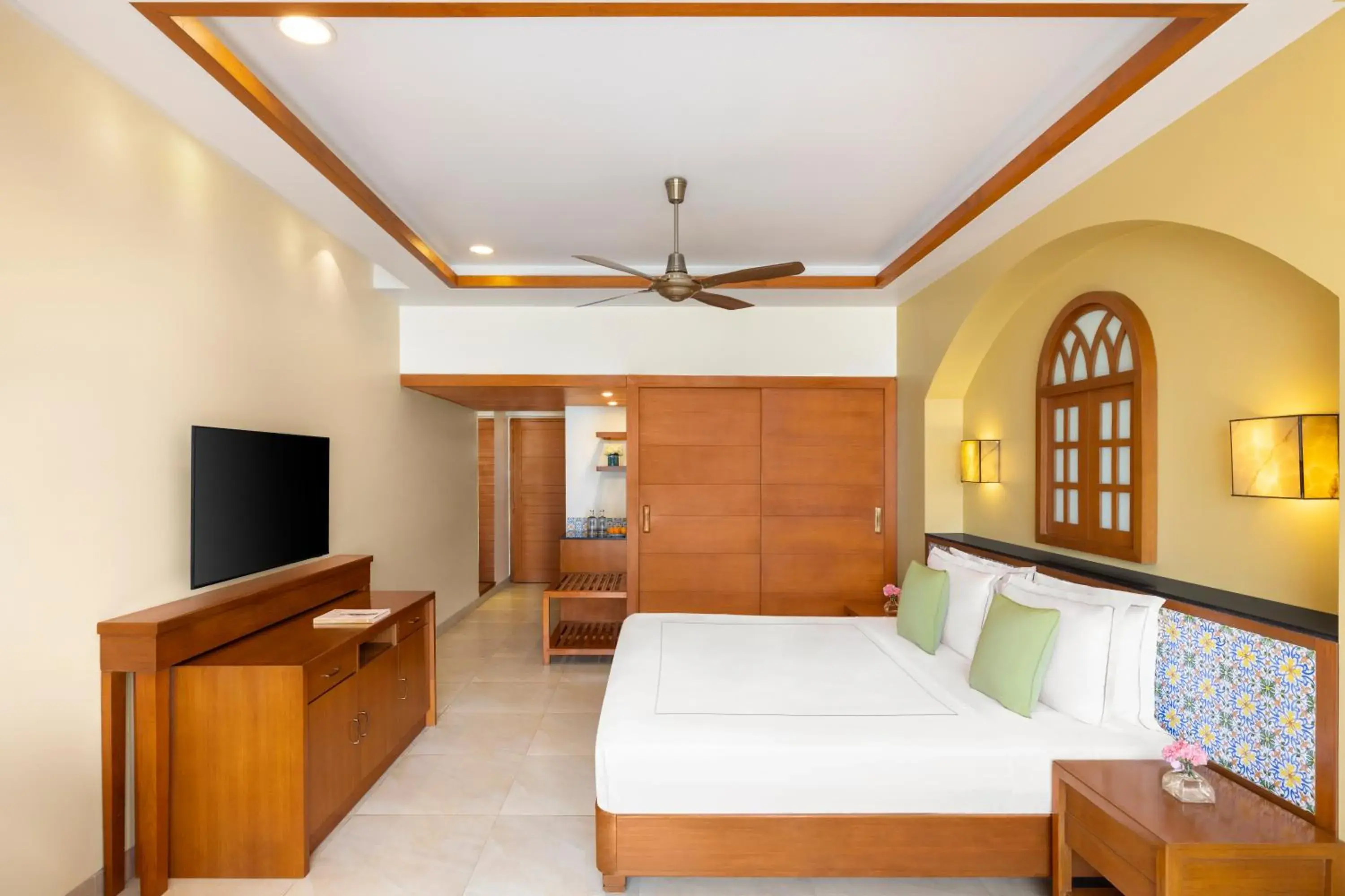 Bed, TV/Entertainment Center in Cidade De Goa - IHCL SeleQtions