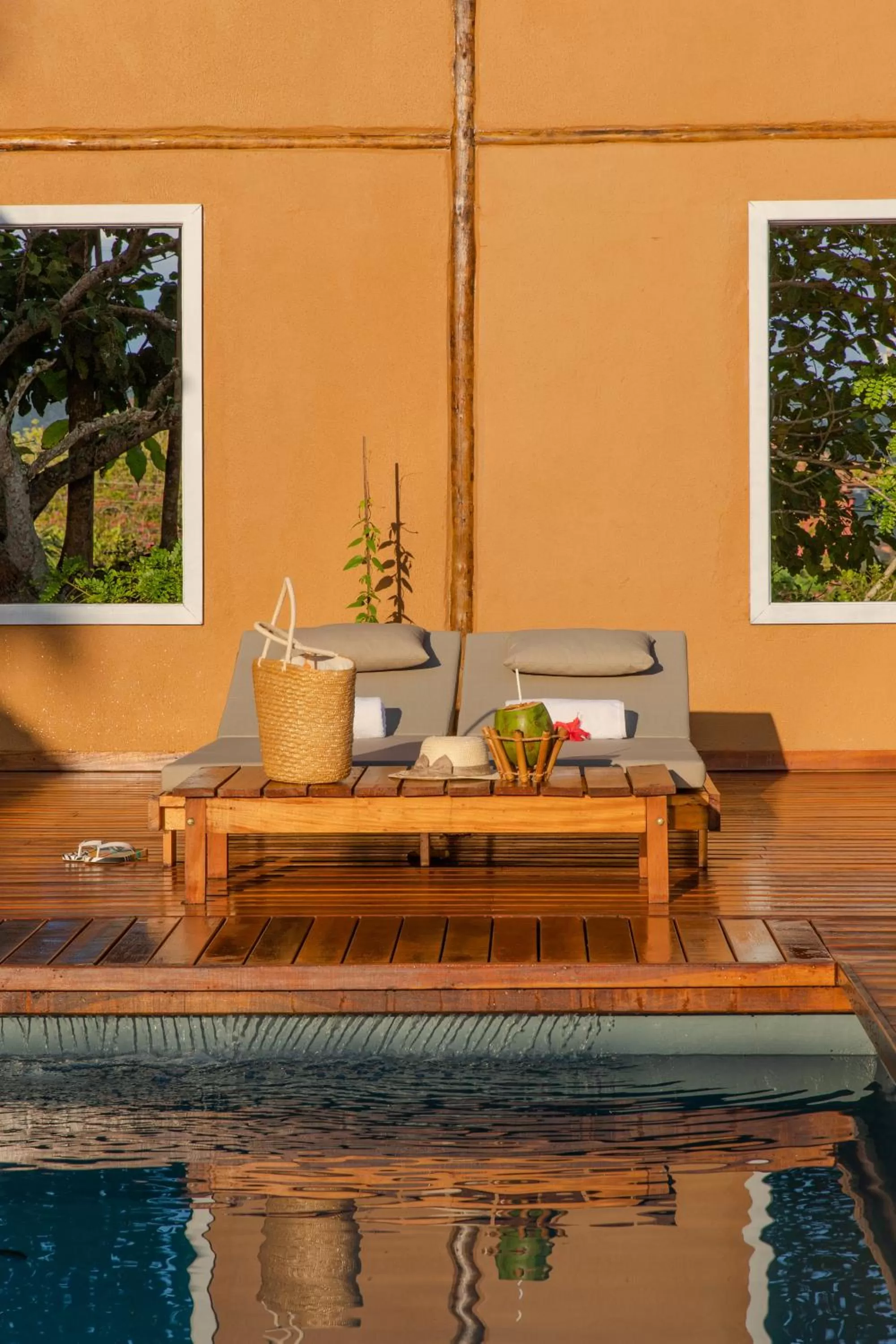 Swimming pool in Jubarte Hotel by Insólito