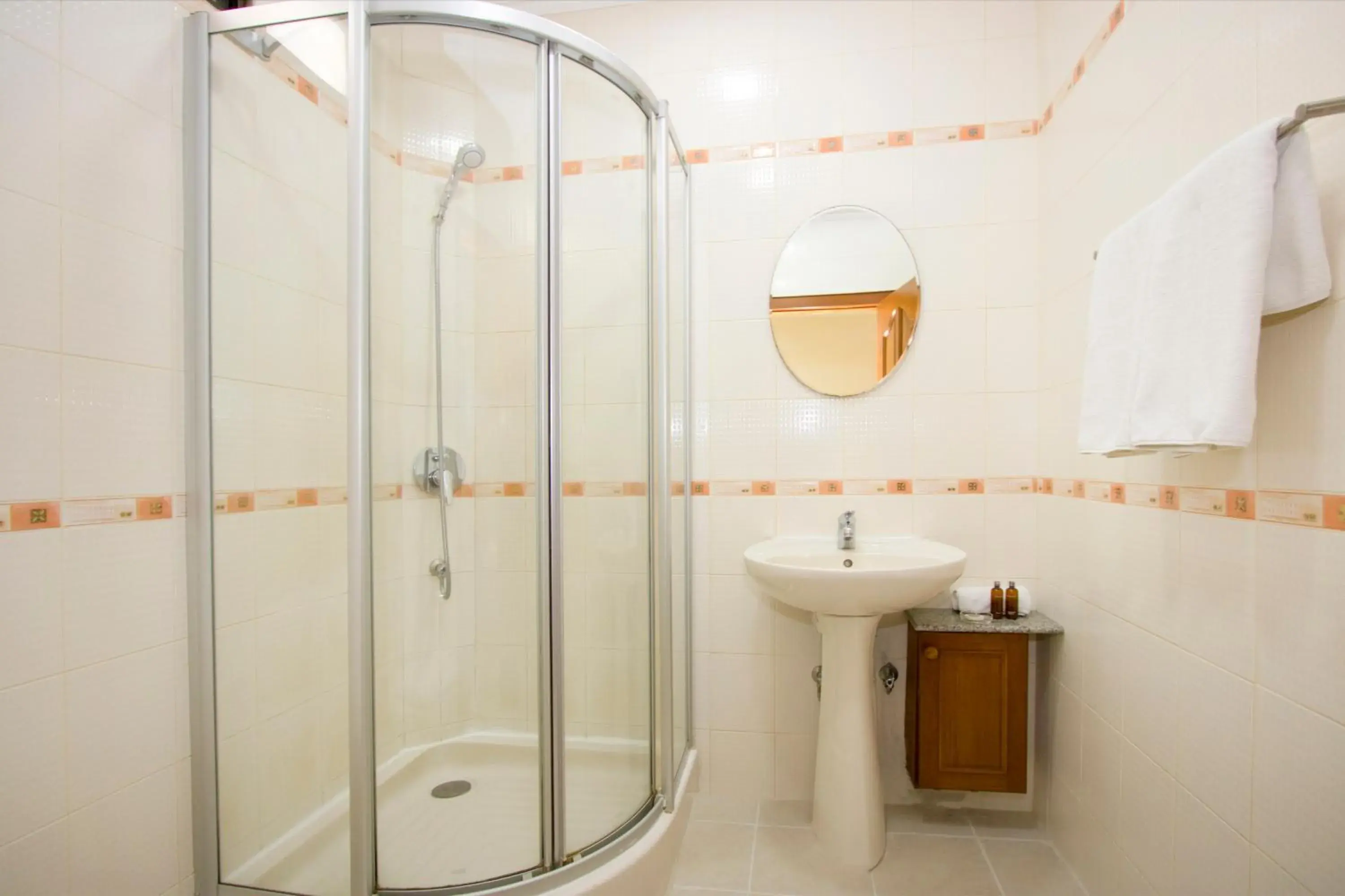 Bathroom in Avoca Pool Villas