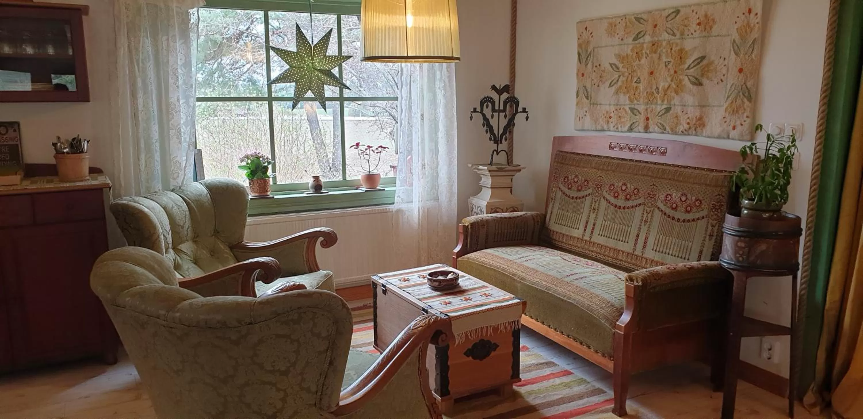 Seating area in Woodstock B & B Studios