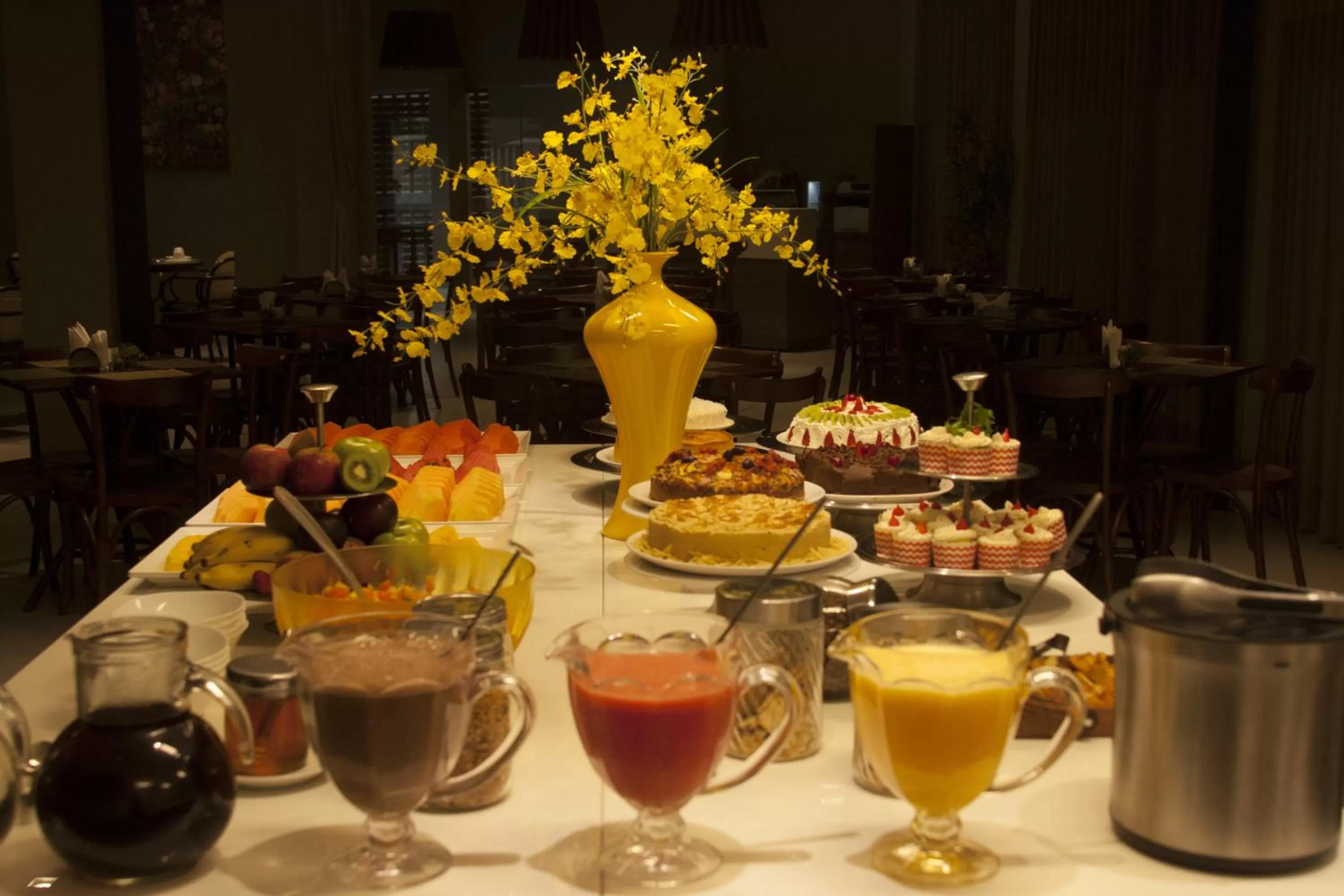 Buffet breakfast in Malibu Plaza Hotel