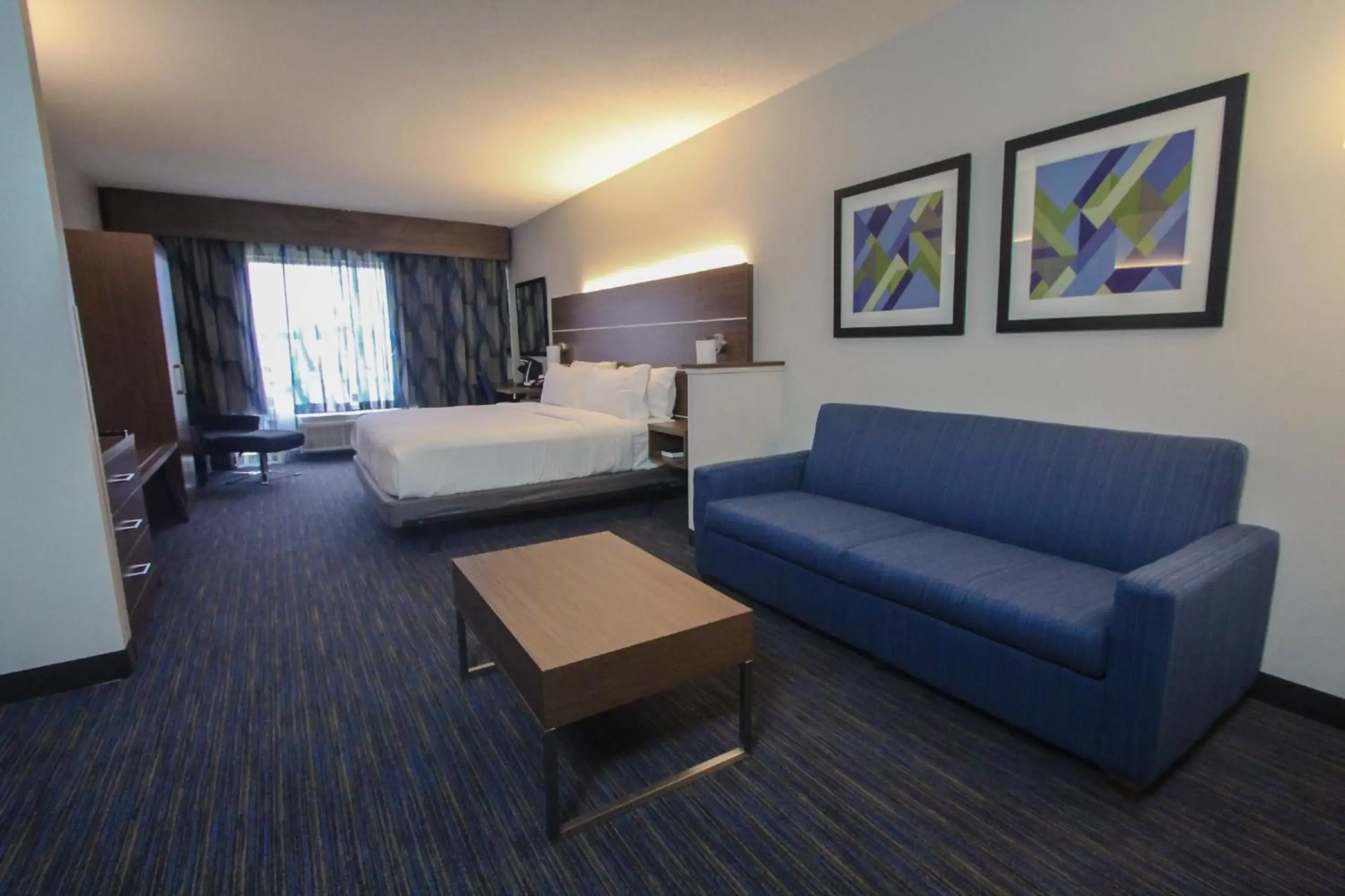 Photo of the whole room, Seating Area in Holiday Inn Express Hotel & Suites Charleston - North, an IHG Hotel