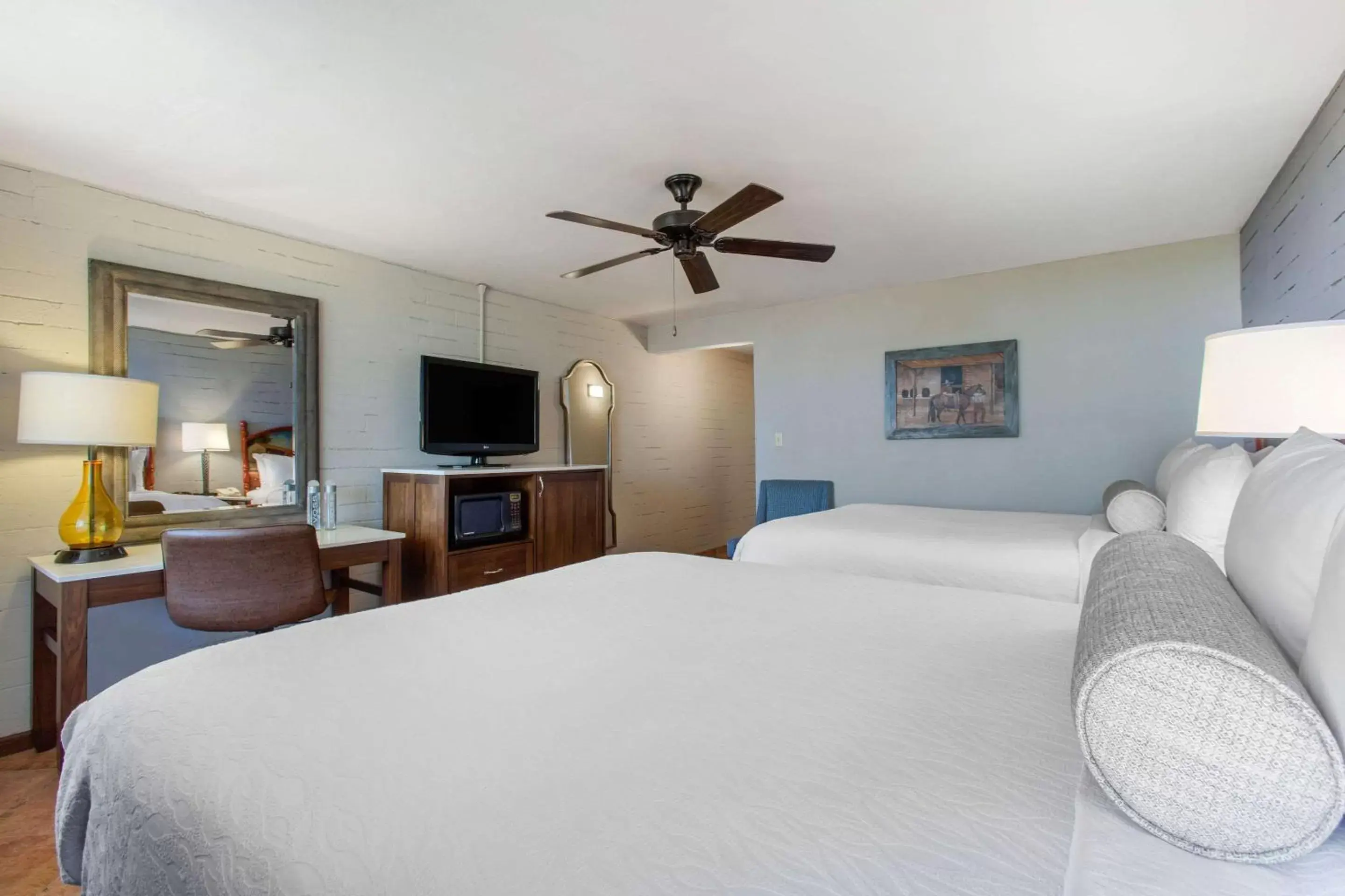 Photo of the whole room, Bed in La Posada Lodge & Casitas, Ascend Hotel Collection