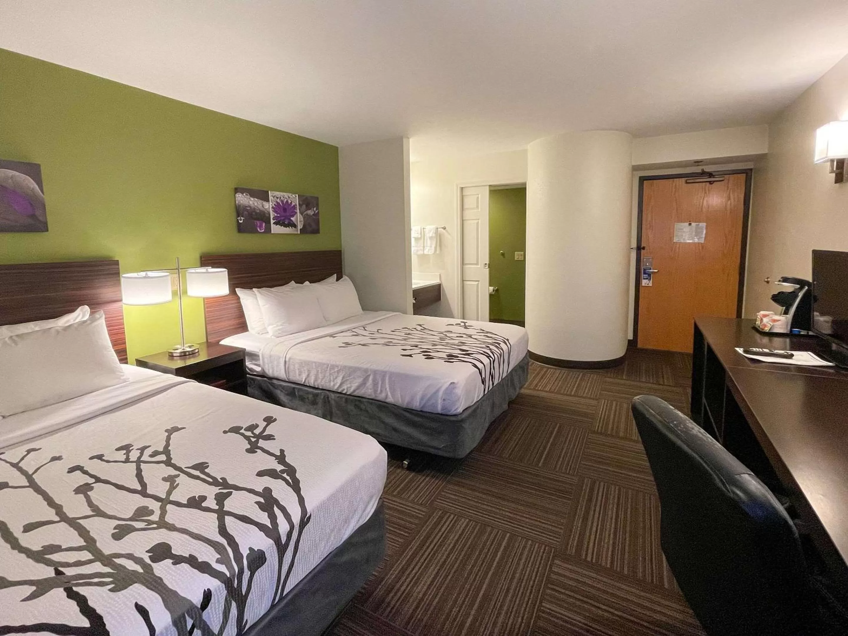 Photo of the whole room, Bed in Sleep Inn