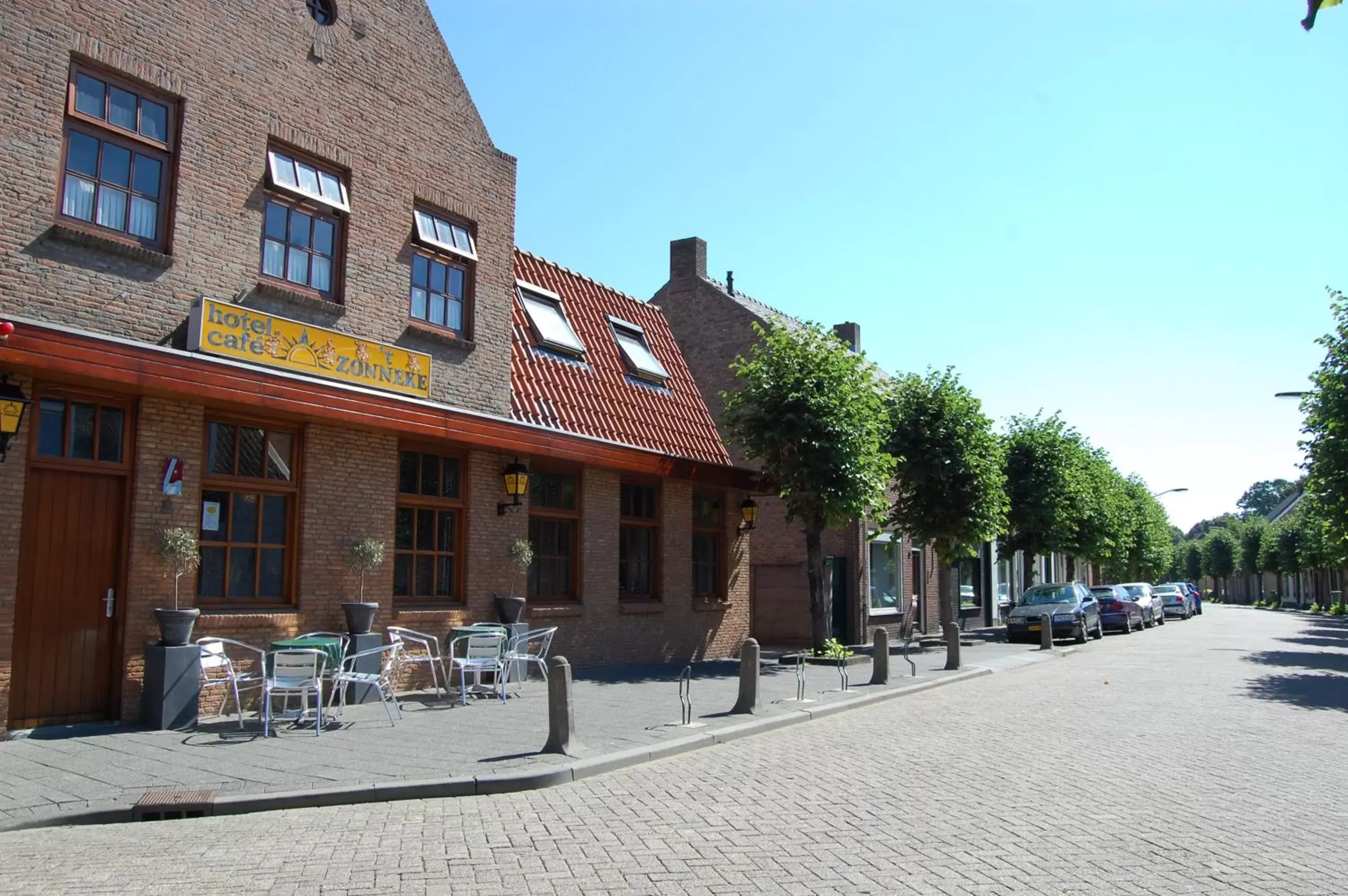 Patio, Property Building in Hotel Cafe 't Zonneke