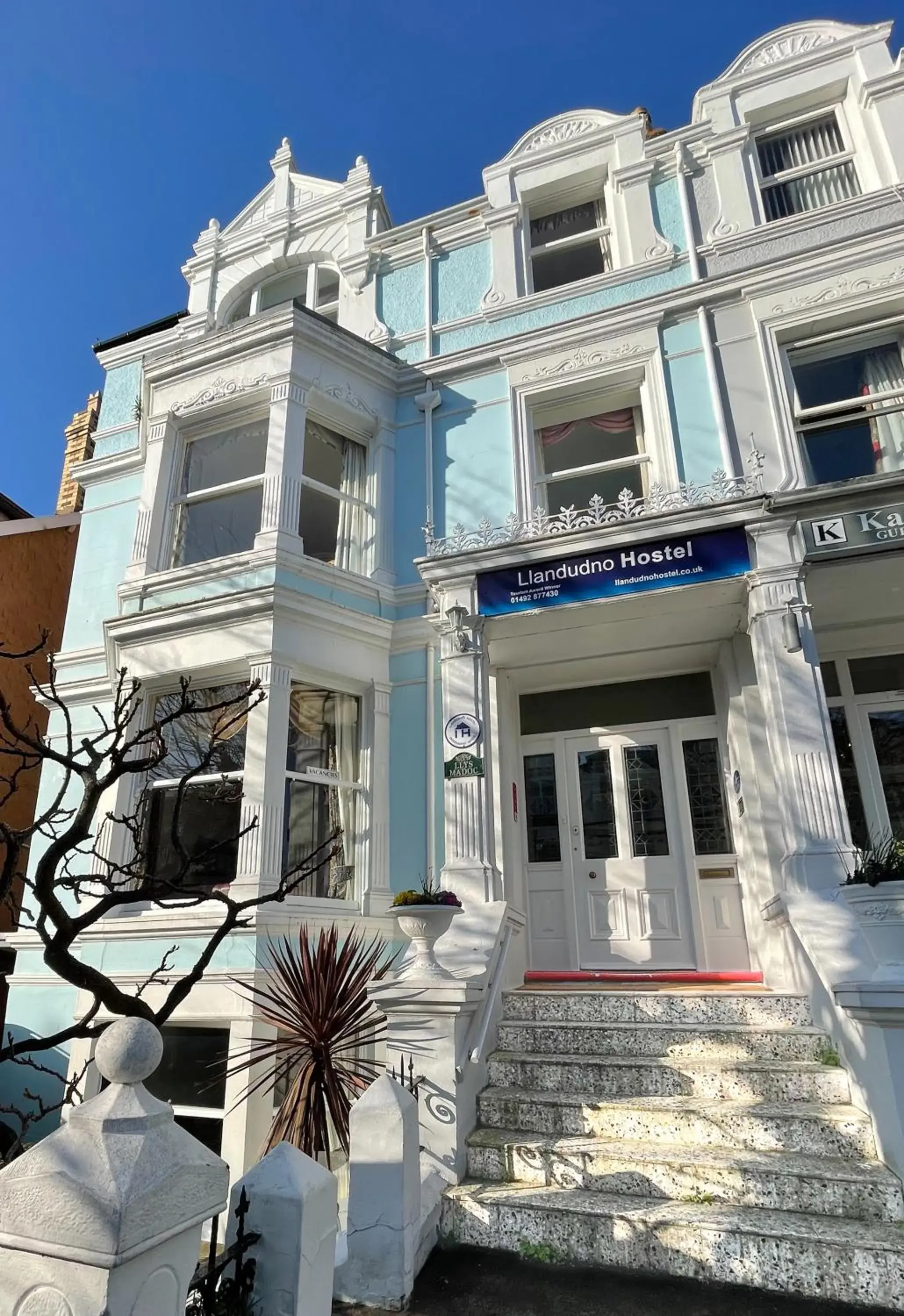 Property building in Llandudno Hostel Property building in Llandudno Hostel