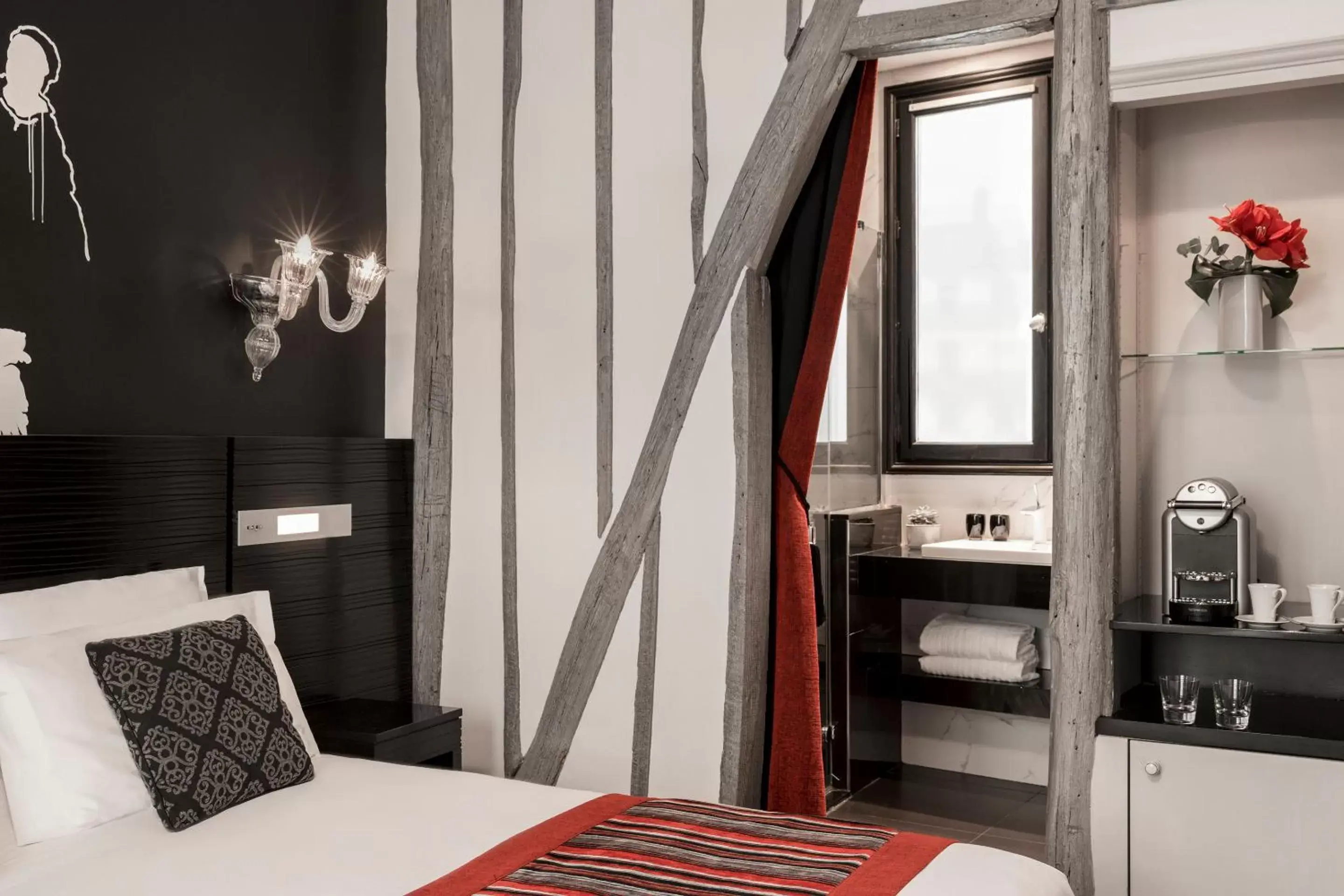 Bathroom, Bed in Maison Albar Hotels Le Champs-Elysées
