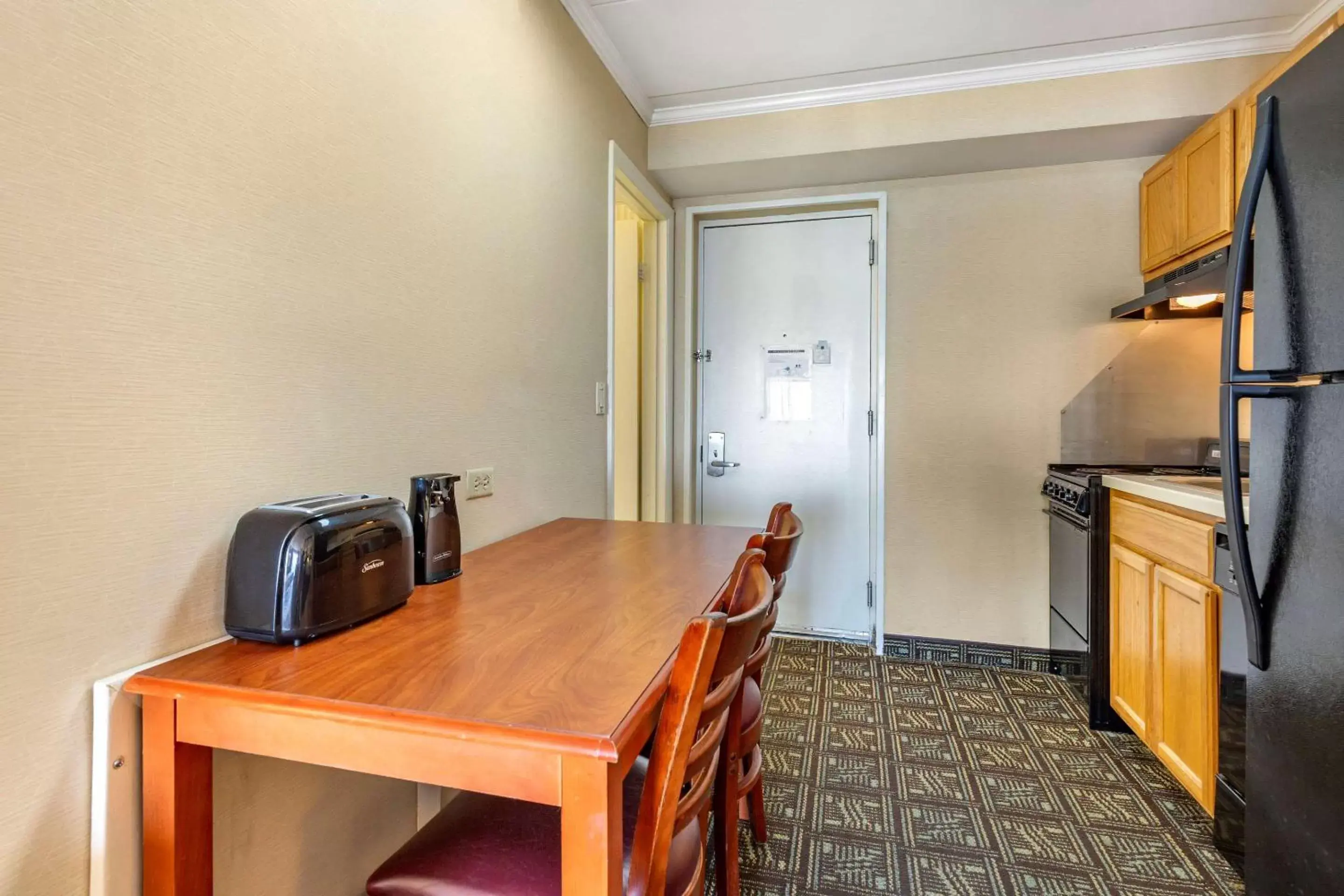 Photo of the whole room, Kitchen/Kitchenette in Quality Inn Boardwalk