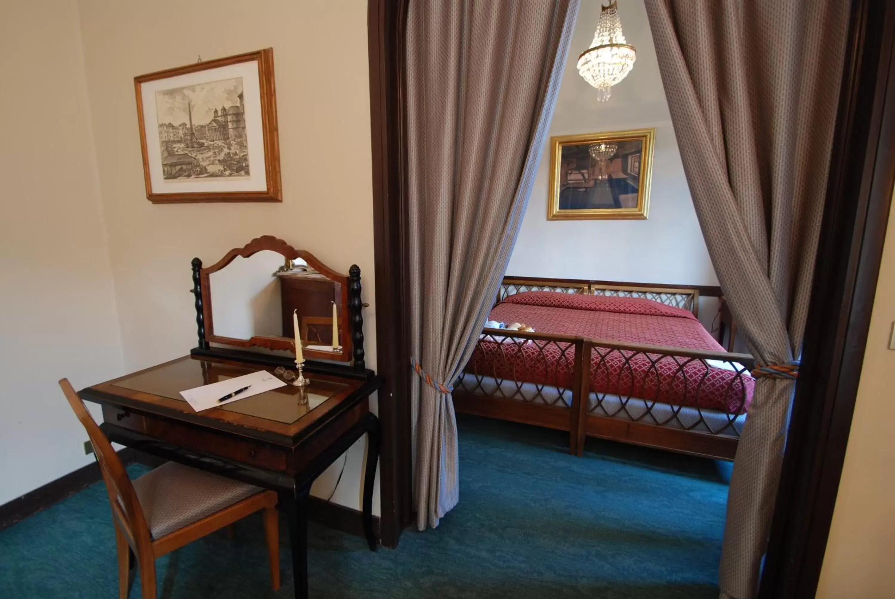 Decorative detail, Bed in Hotel Palace Bologna Centro