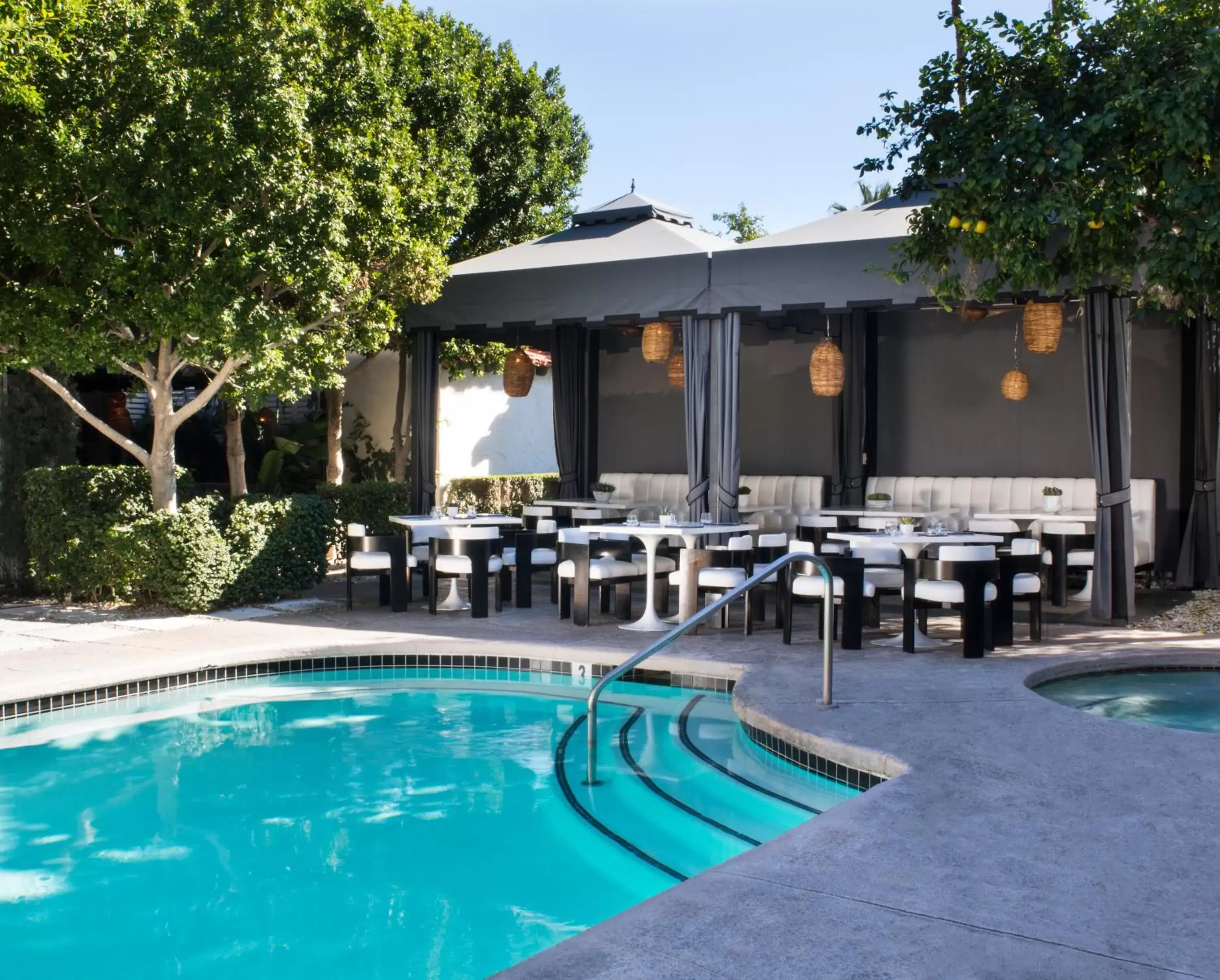 Restaurant/places to eat, Swimming Pool in Avalon Hotel and Bungalows Palm Springs