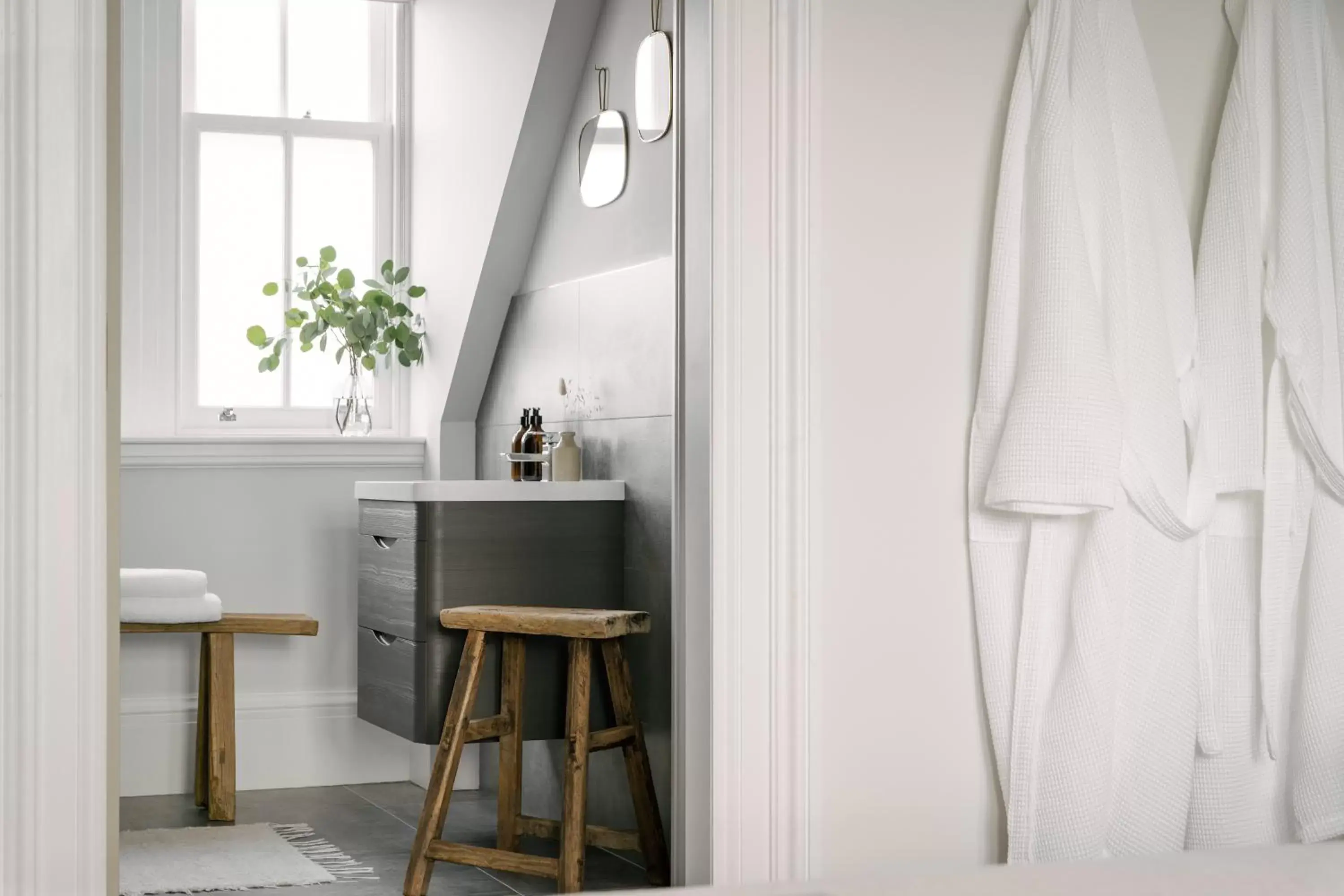 Bathroom, TV/Entertainment Center in The Dundonald Guesthouse & Cottage