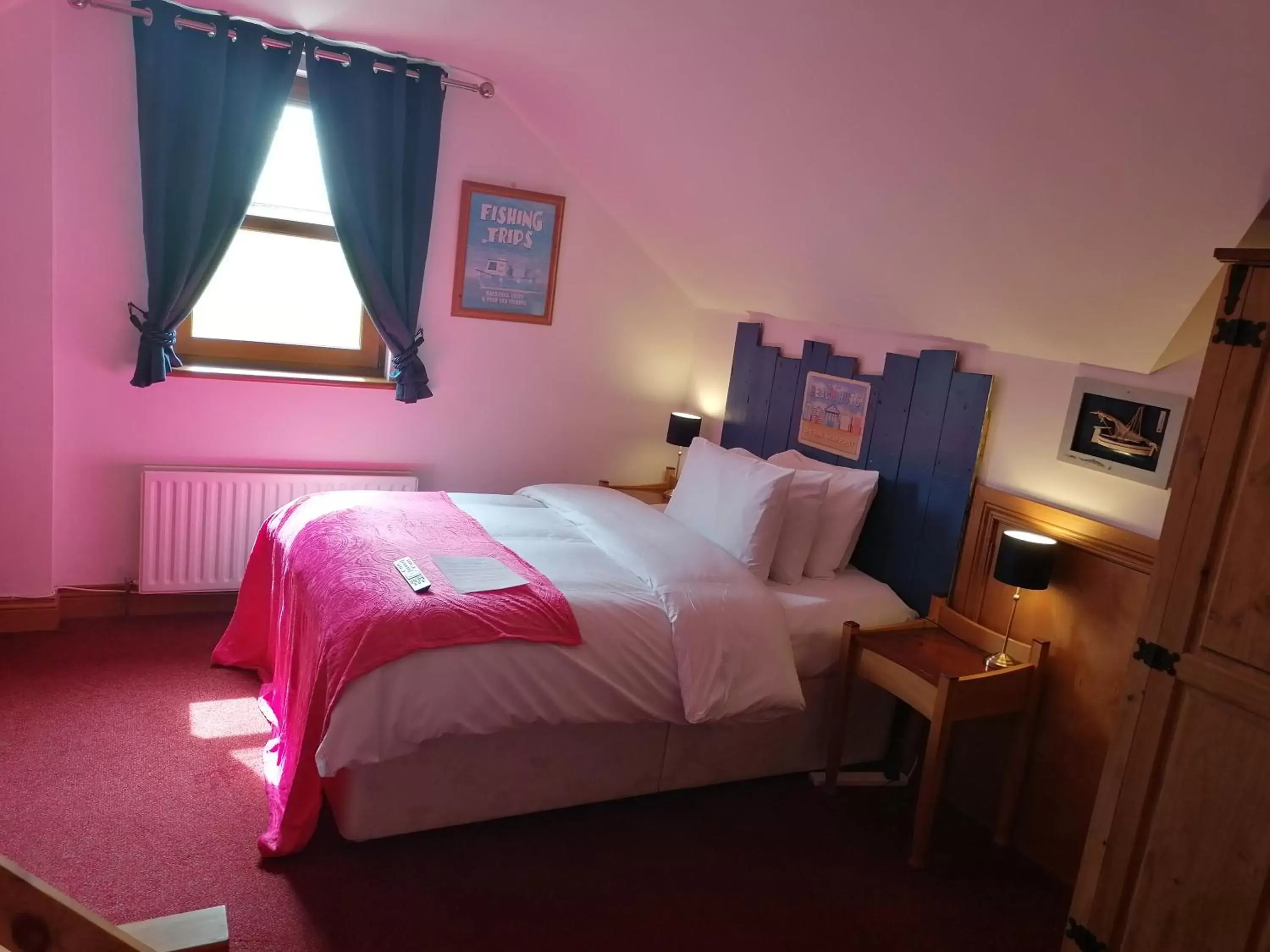 Bedroom, Bed in Carnately Lodge
