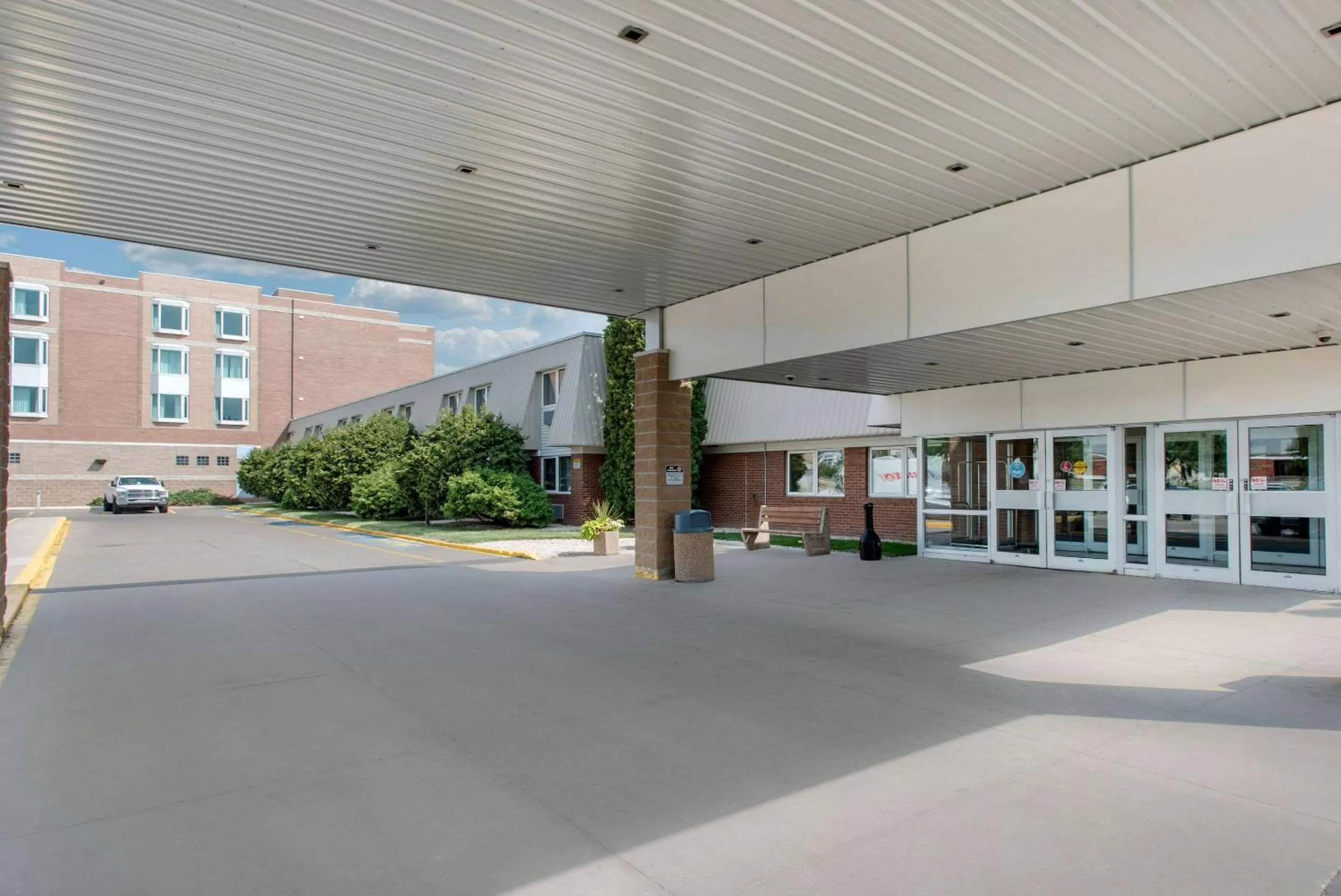 Property building in Clarion Hotel & Suites