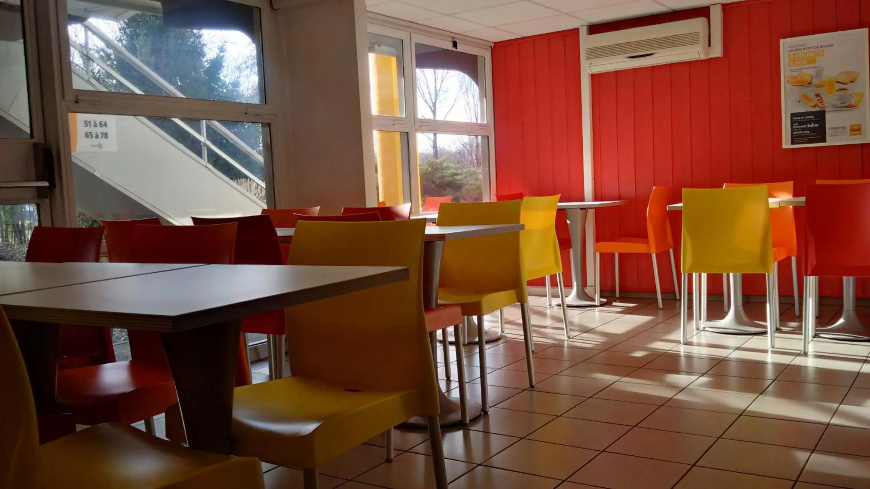 Dining area, Restaurant/Places to Eat in Premiere Classe Grenoble Nord Moirans