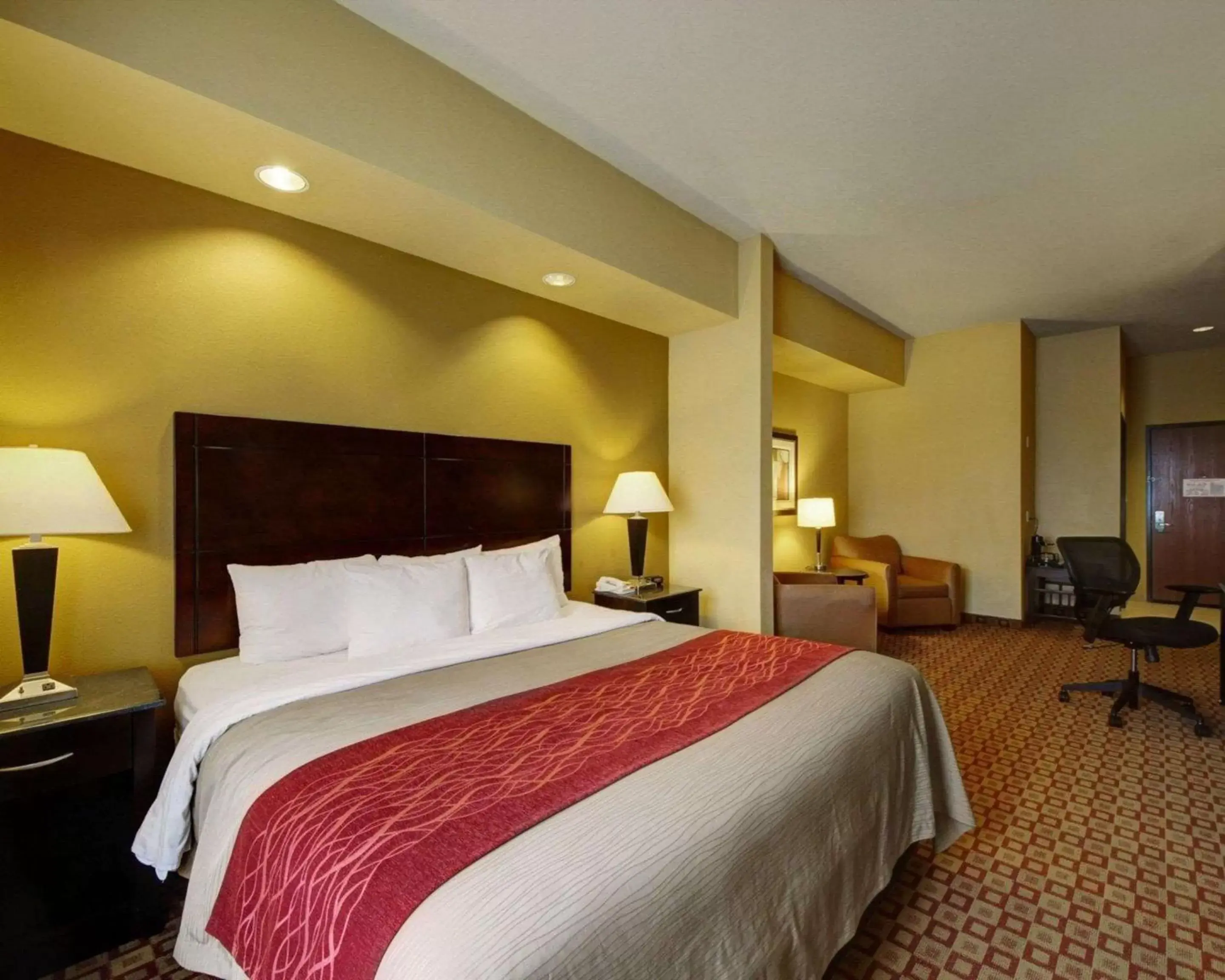 Photo of the whole room, Bed in Comfort Inn & Suites Donna near I-2