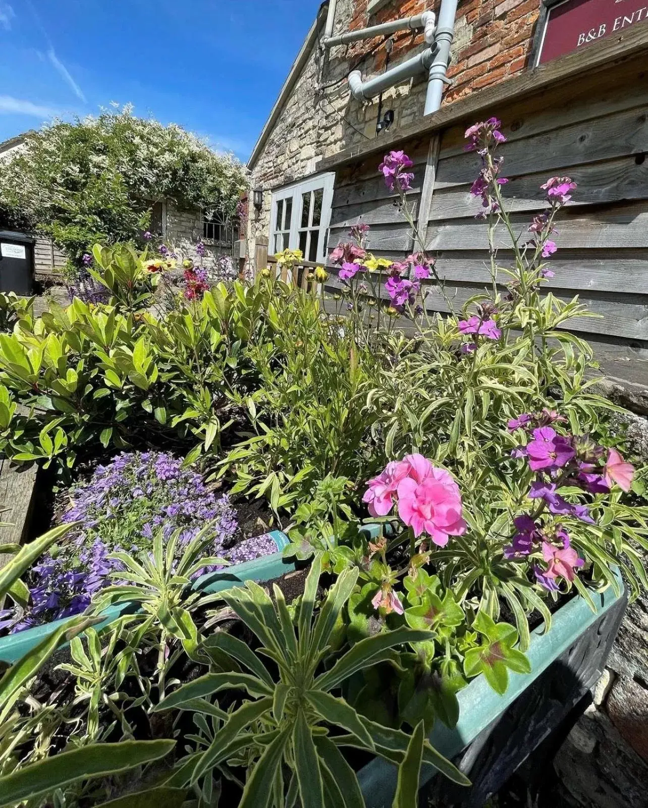 Garden, Property Building in The Bell at Old Sodbury