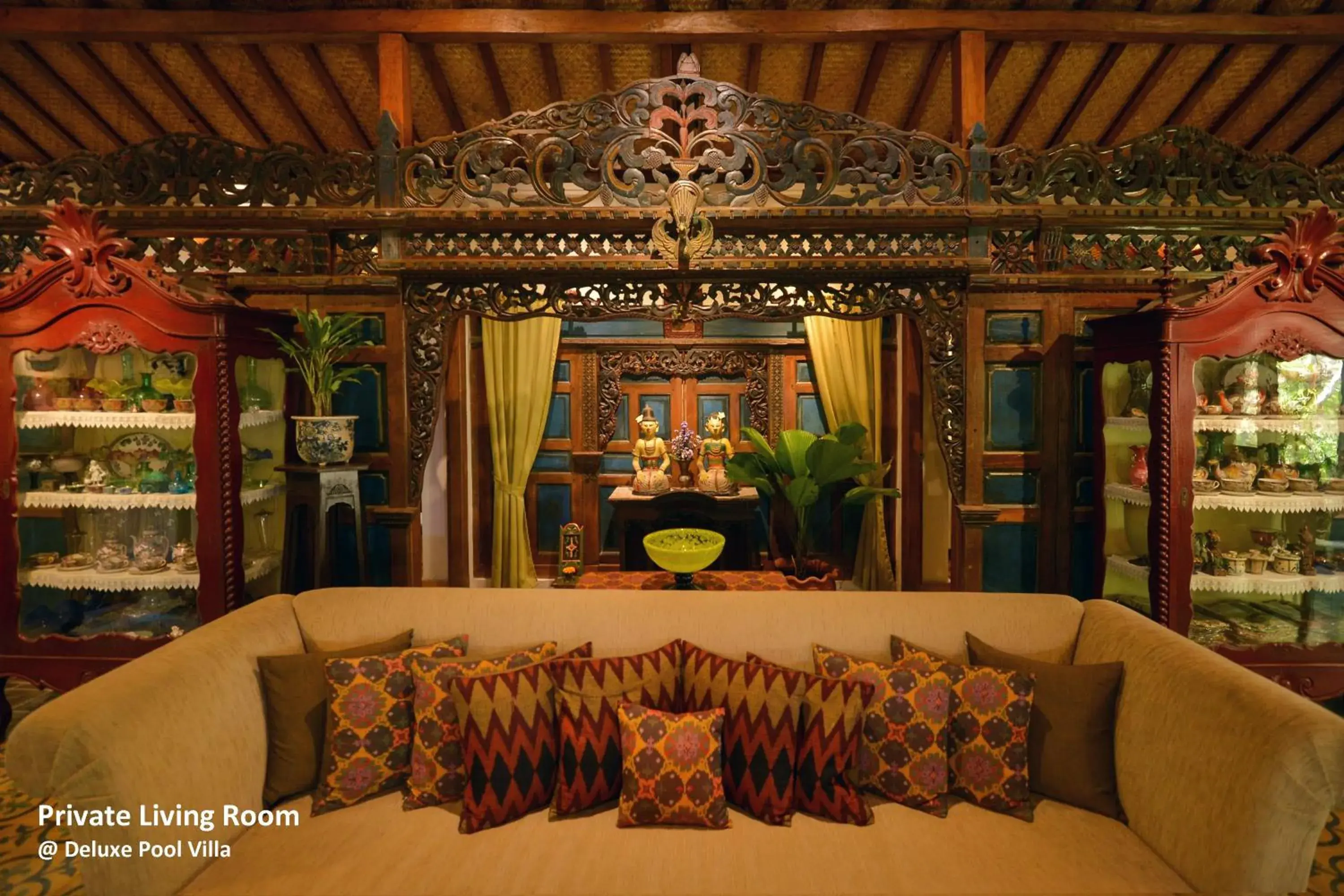 Living room, Seating Area in Ubud Syailendra Heritage Villas by EPS