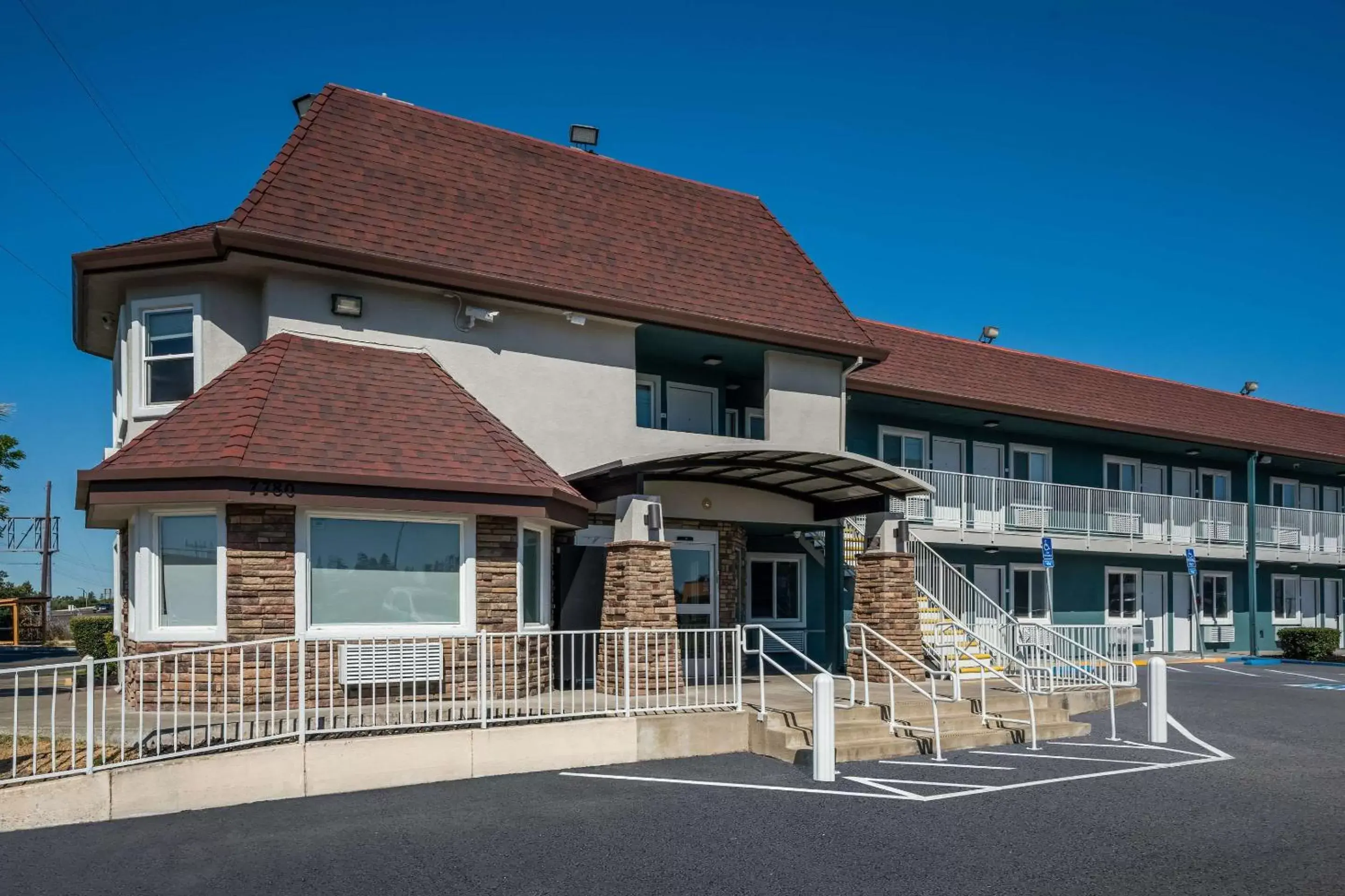 Property building in Quality Inn Elk Grove-Sacramento Property building in Quality Inn Elk Grove-Sacramento