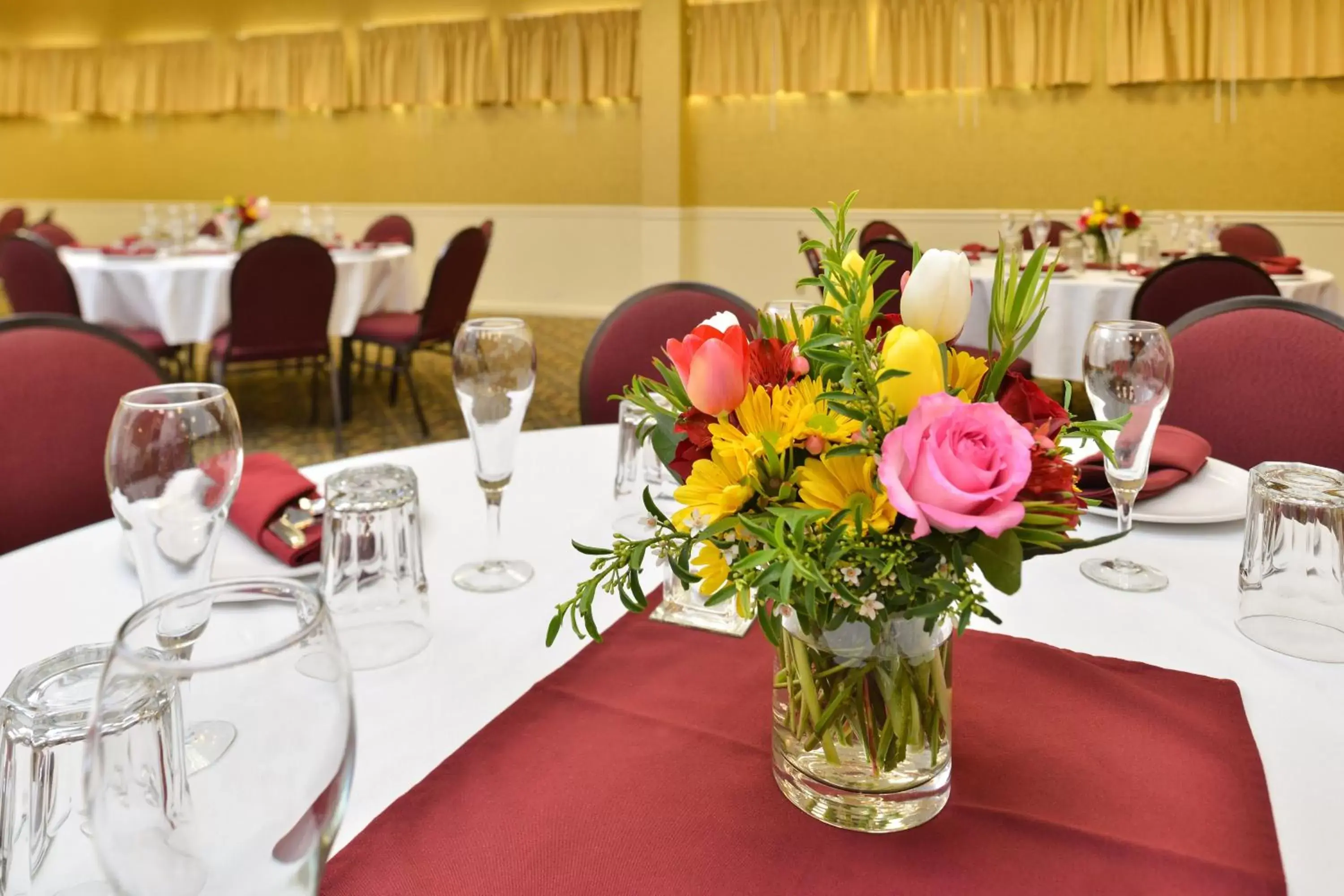 Banquet/Function facilities, Restaurant/Places to Eat in Holiday Inn Rancho Cordova - Northeast Sacramento, an IHG Hotel