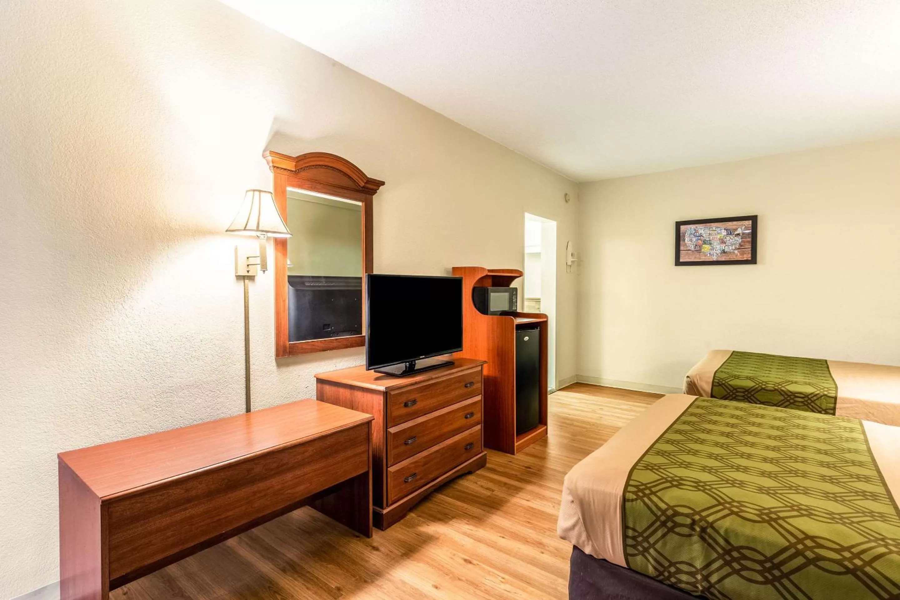 Photo of the whole room, Bed in Econo Lodge Lake City-North