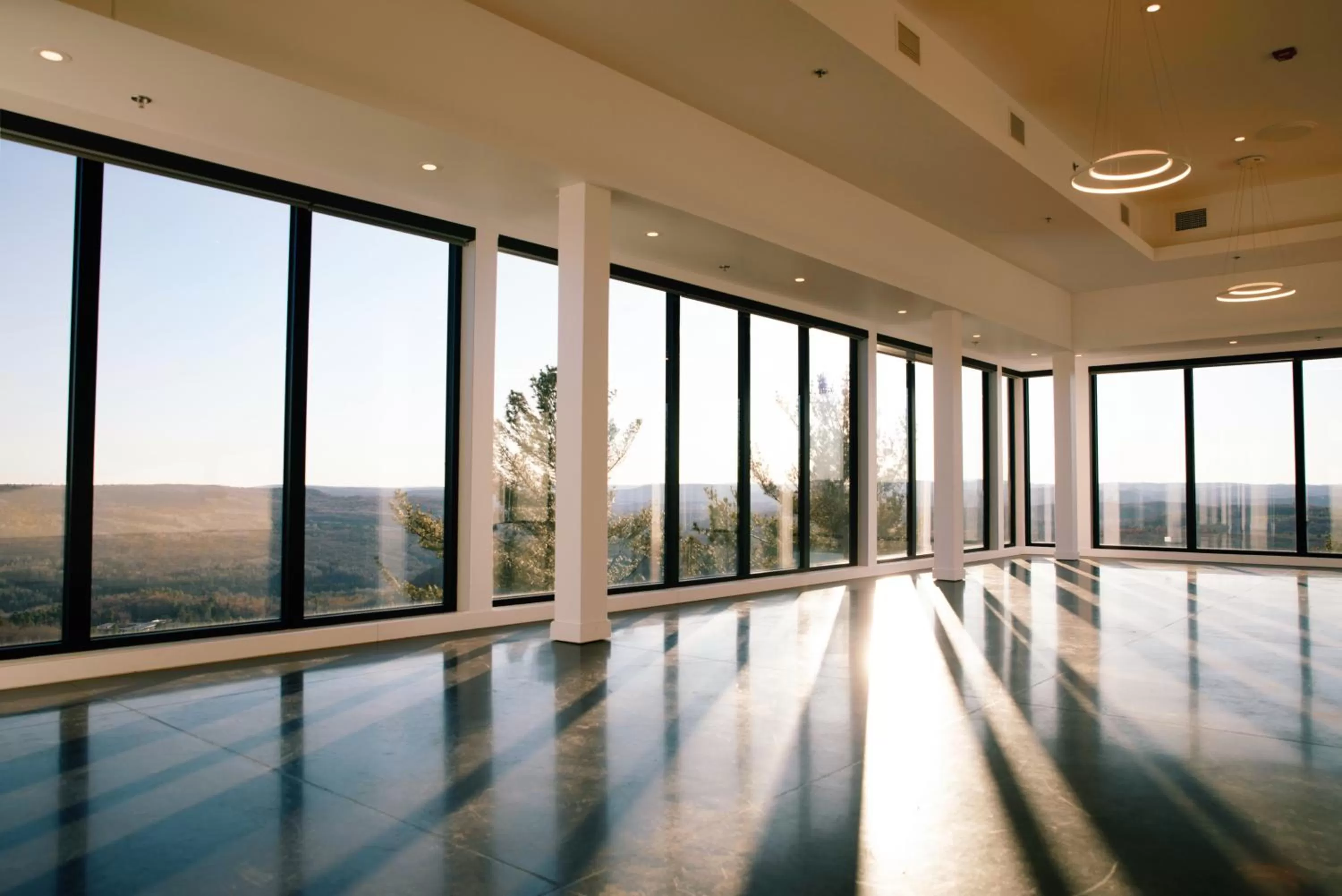 Evening entertainment in Auberge de la Montagne Coupée
