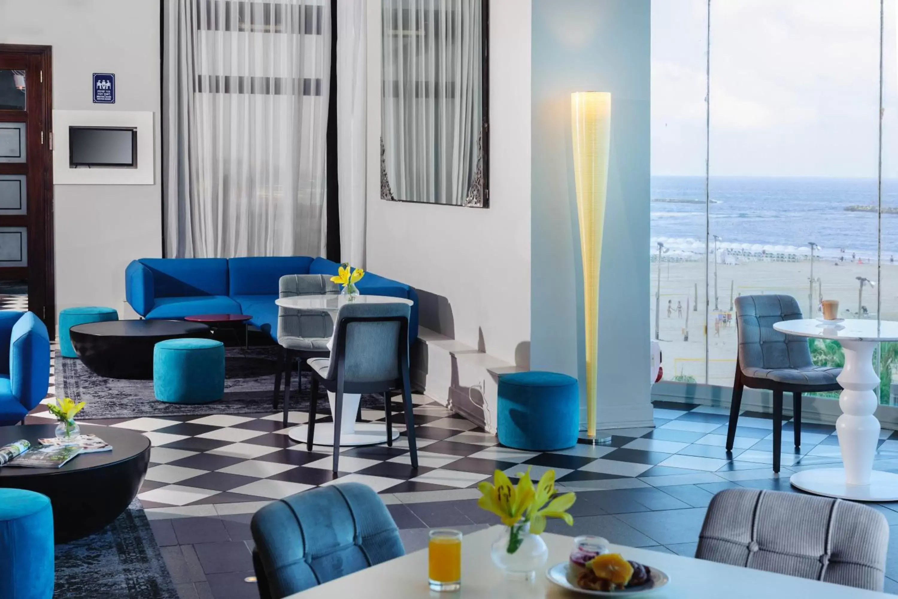 Lounge or bar in Herods Tel Aviv By The Beach