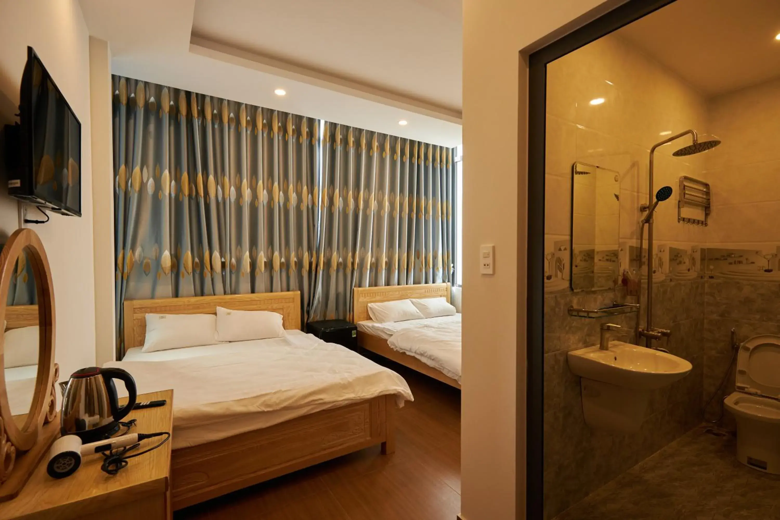 Shower, Bed in Ban Mai Hotel