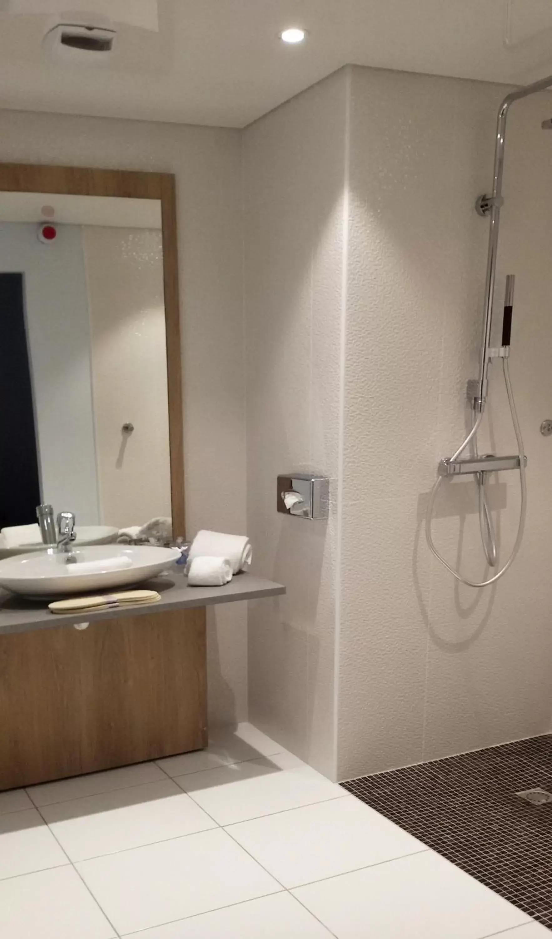 Shower, Bathroom in Kyriad Prestige Residence Cabourg-Dives-sur-Mer