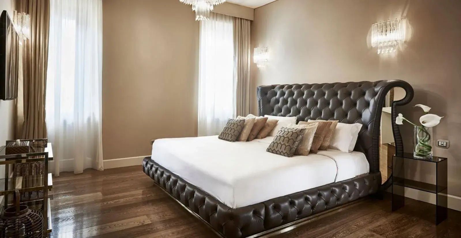 Bed in Spagna Royal Suite
