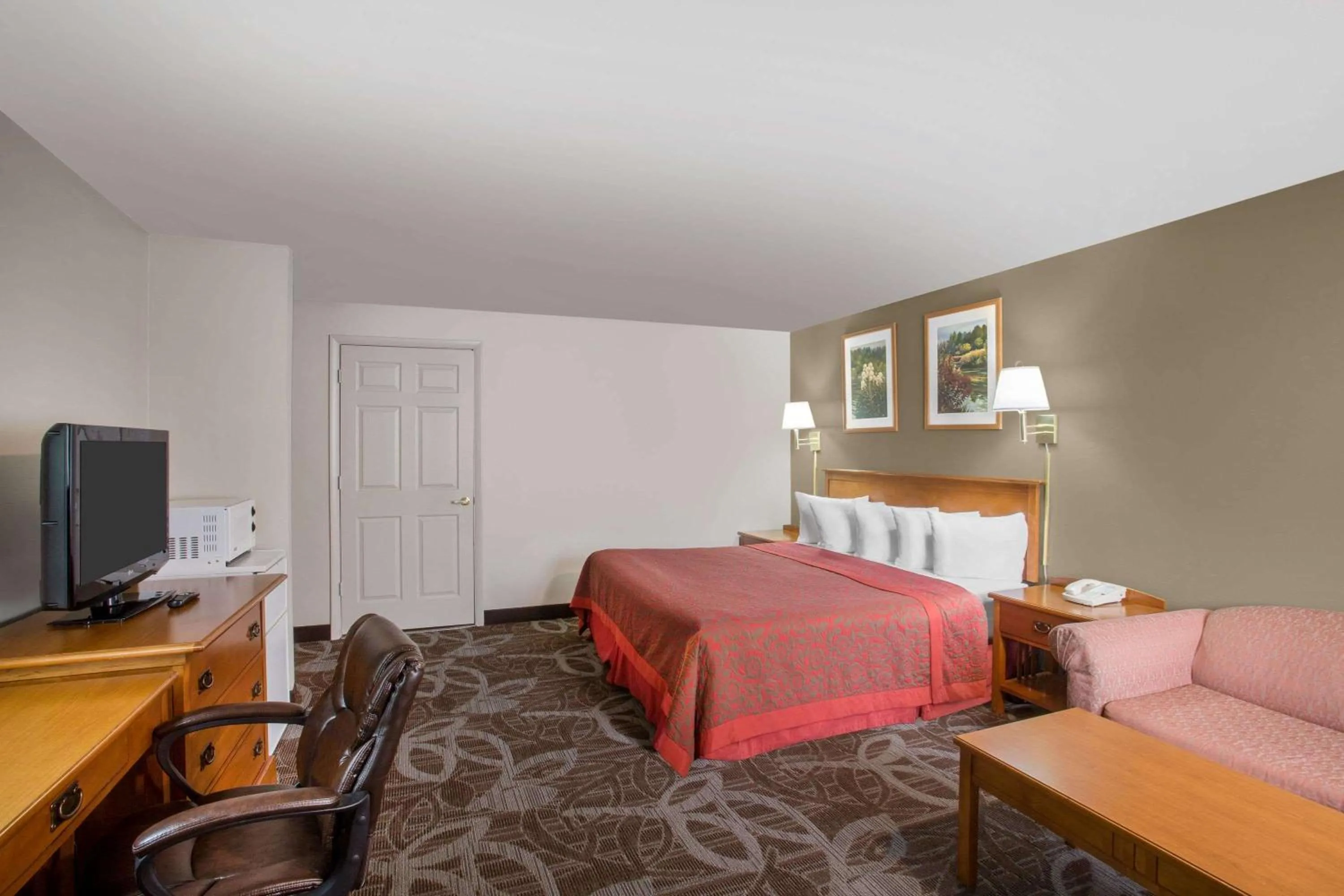 Photo of the whole room, Bed in Days Inn by Wyndham Provo
