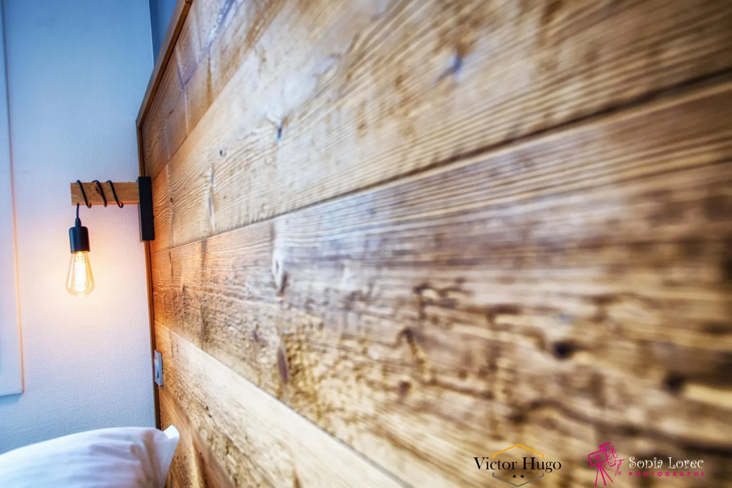 Bed in Hôtel Victor Hugo Lorient