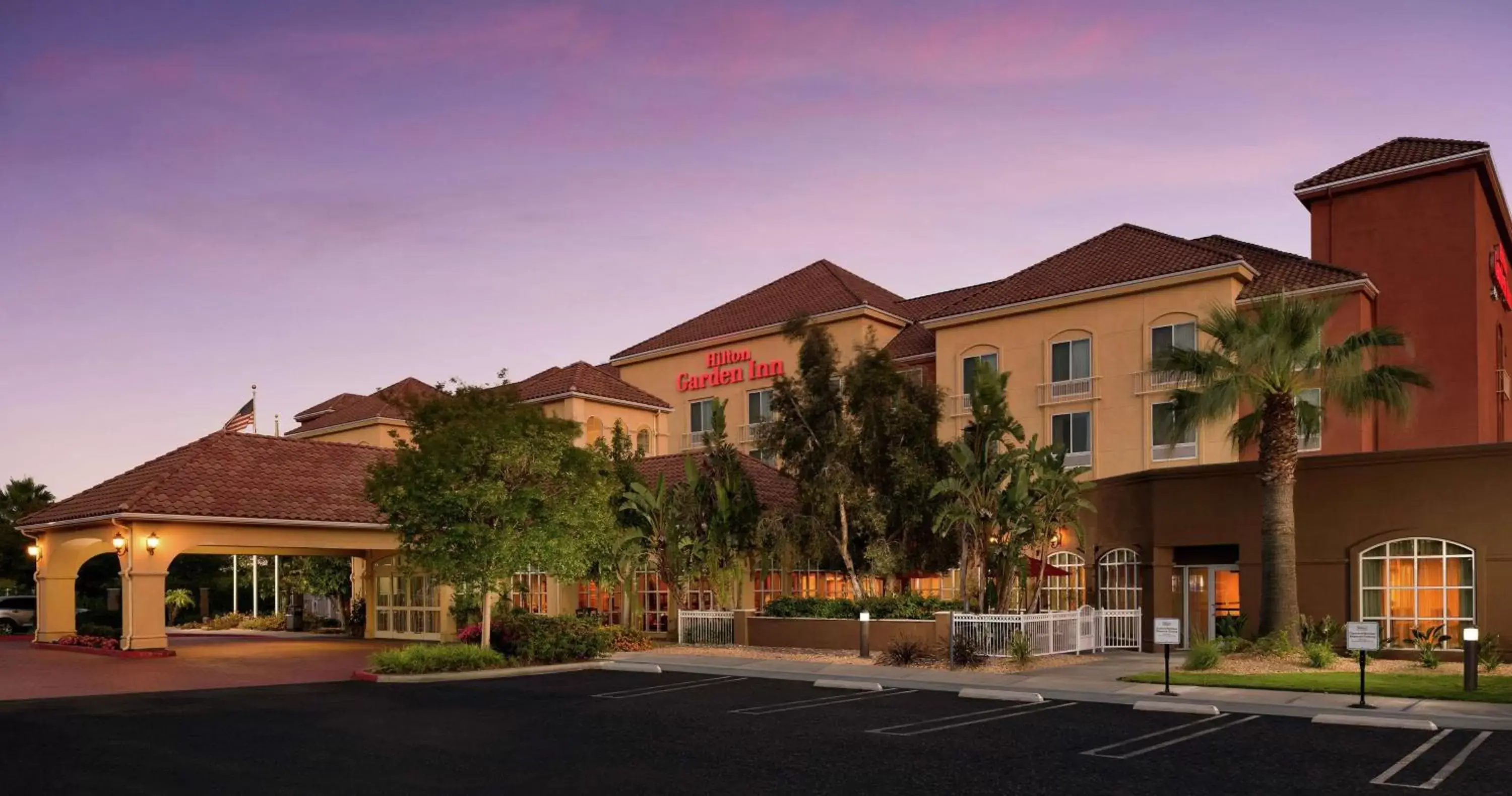 Property Building in Hilton Garden Inn Fontana