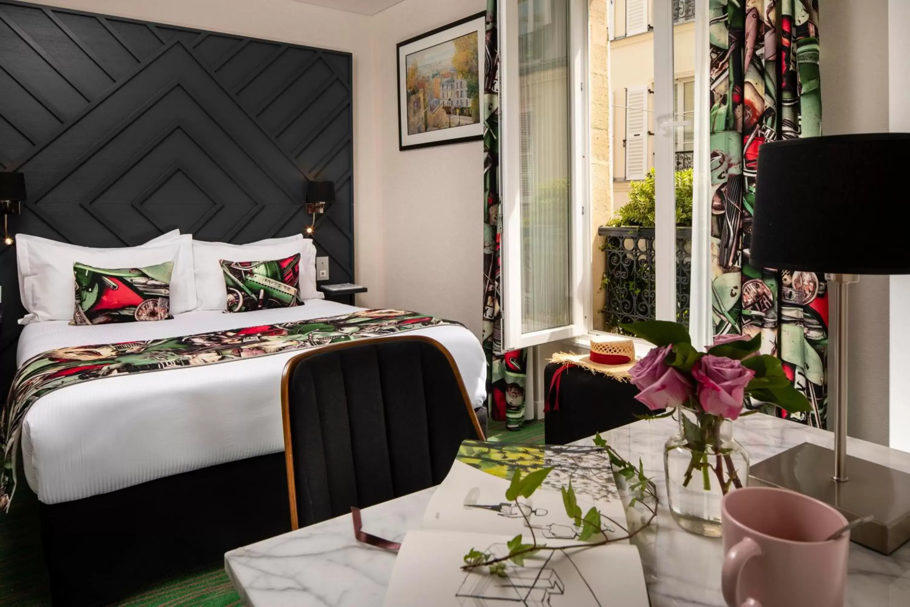 Bedroom, Restaurant/Places to Eat in Hôtel des Arts Montmartre