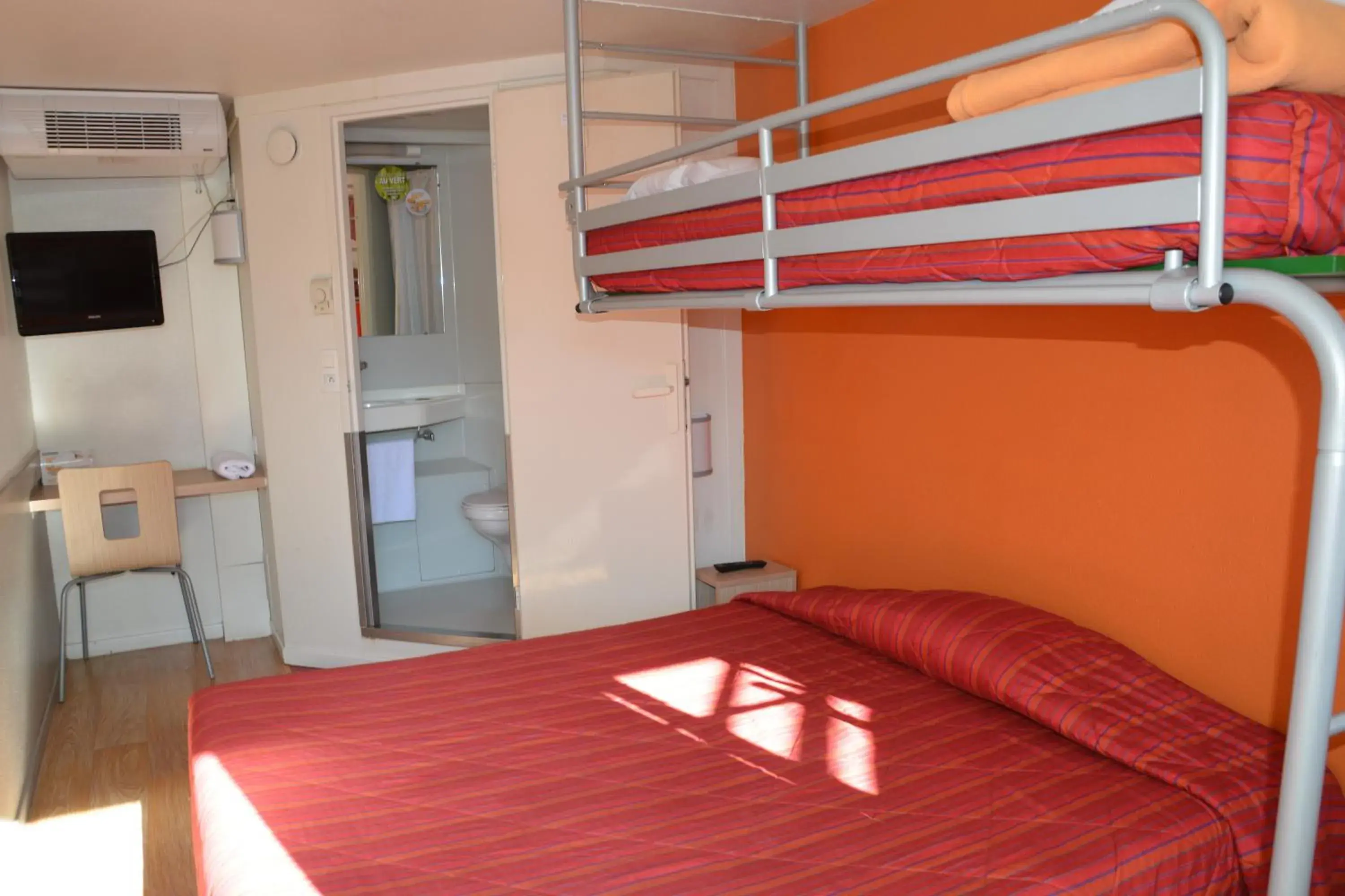 Bedroom, Bunk Bed in Premiere Classe Biarritz