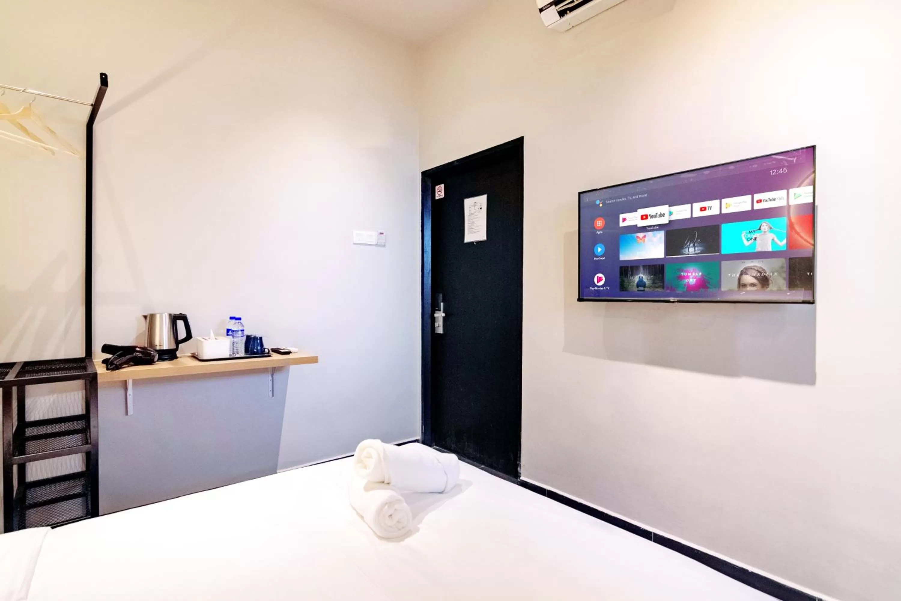 Bed, TV/Entertainment Center in Ink Hotel by ALV