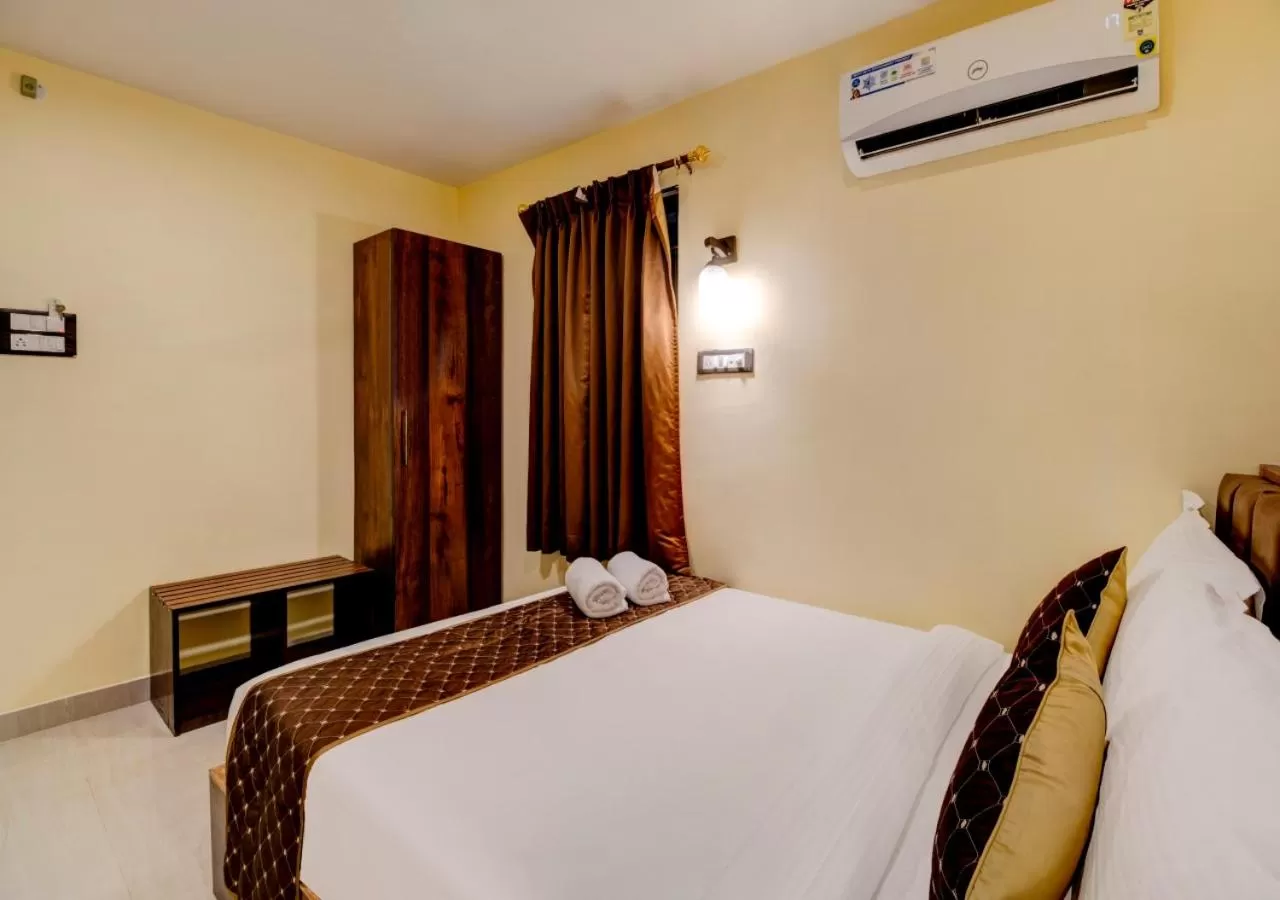 Photo of the whole room, Bed in Hotel Sai Rain Tree